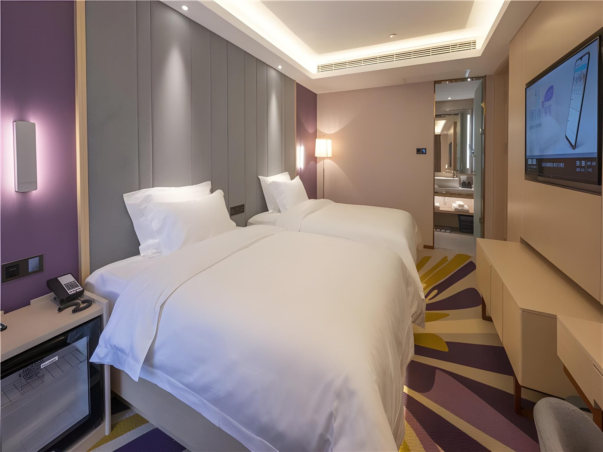 WH - Business Suite with Twin