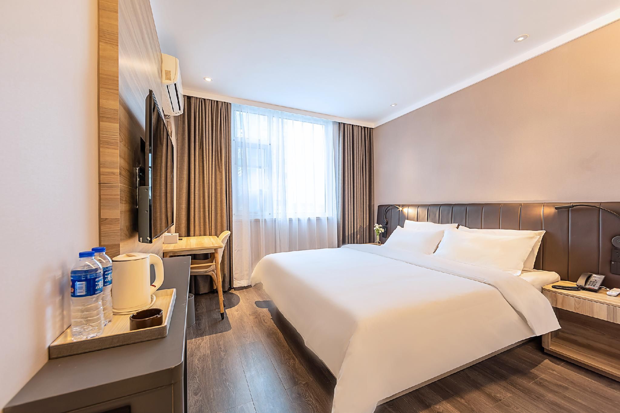 Queen Superior Room
