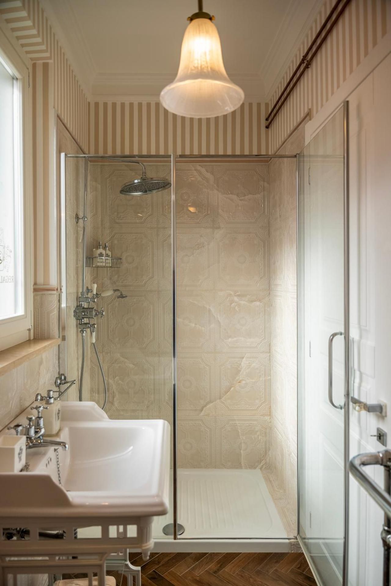 Quadruple Room with Private Bathroom