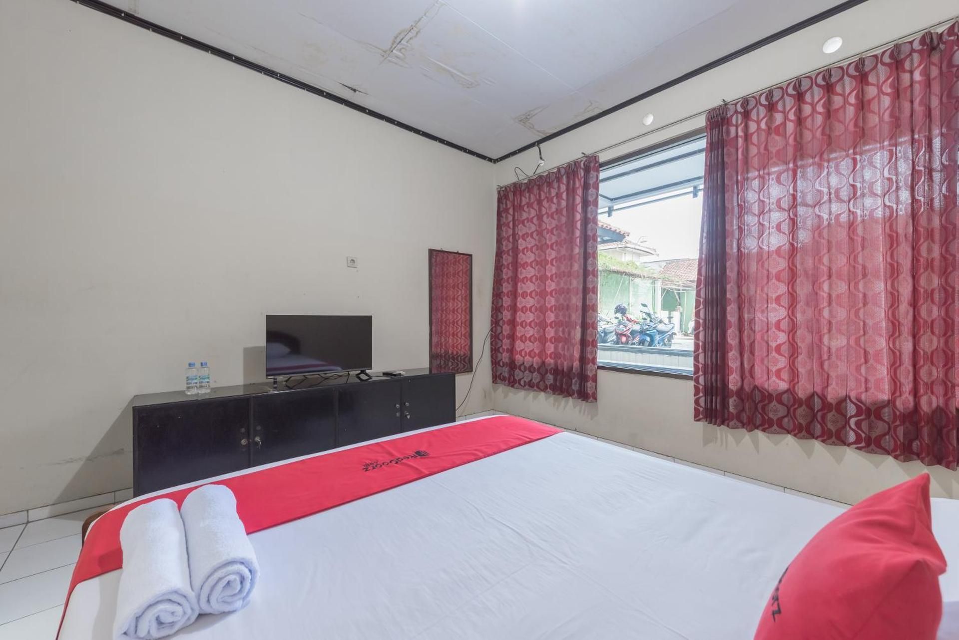 RedDoorz Room