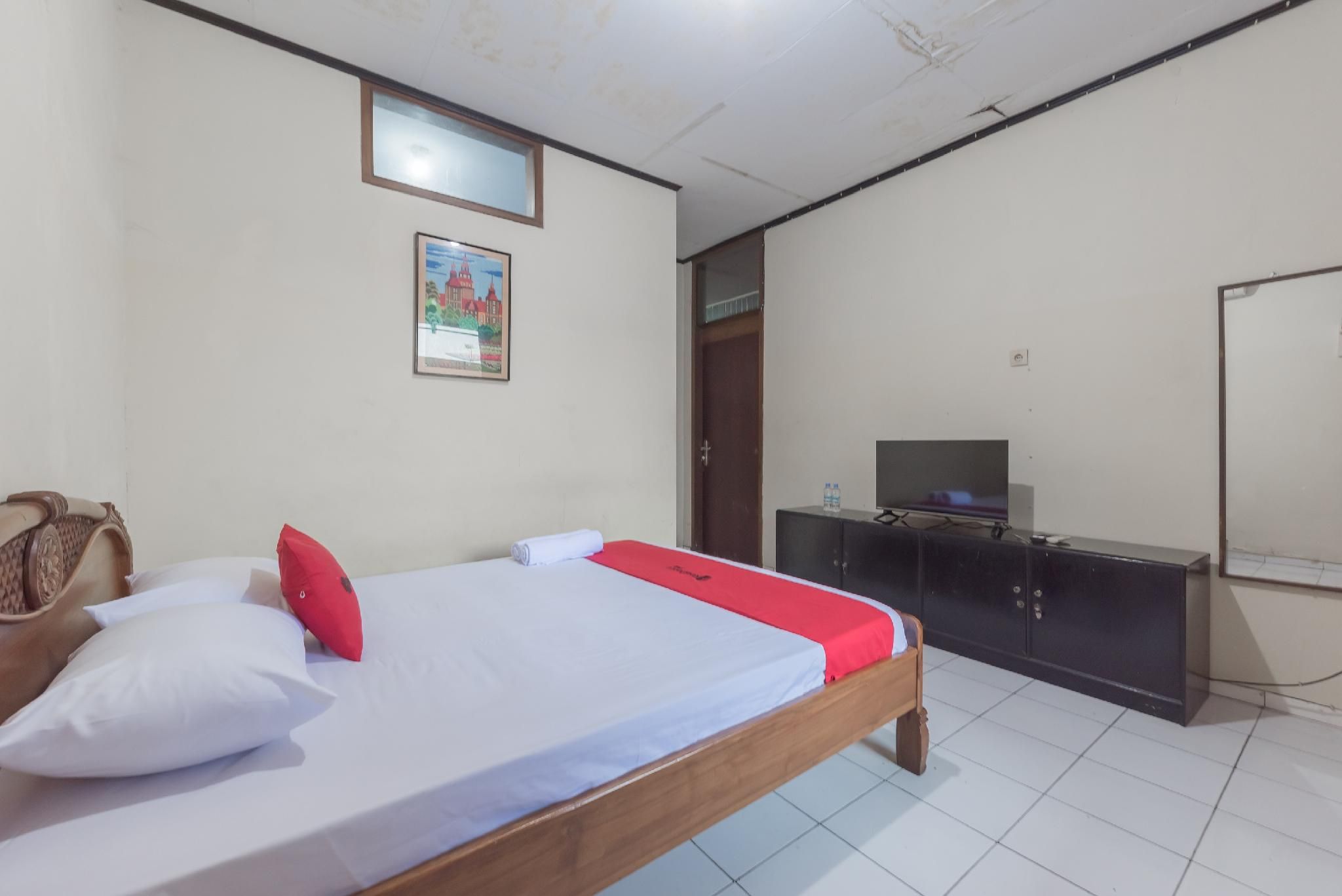 RedDoorz Room