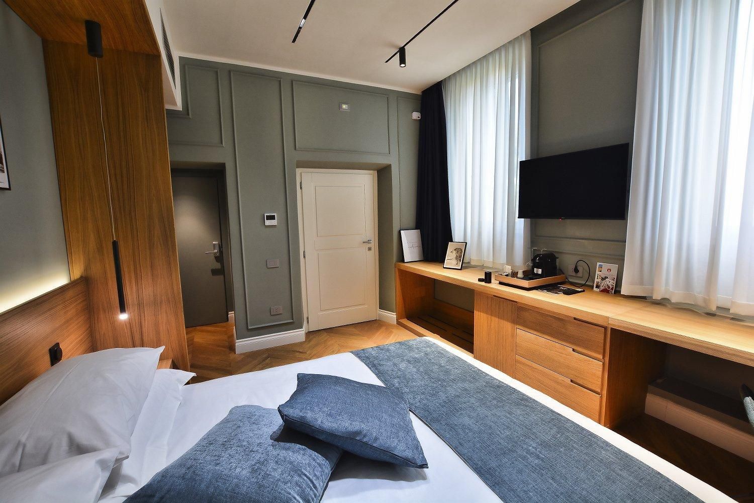 Superior - 1 Queen Bed