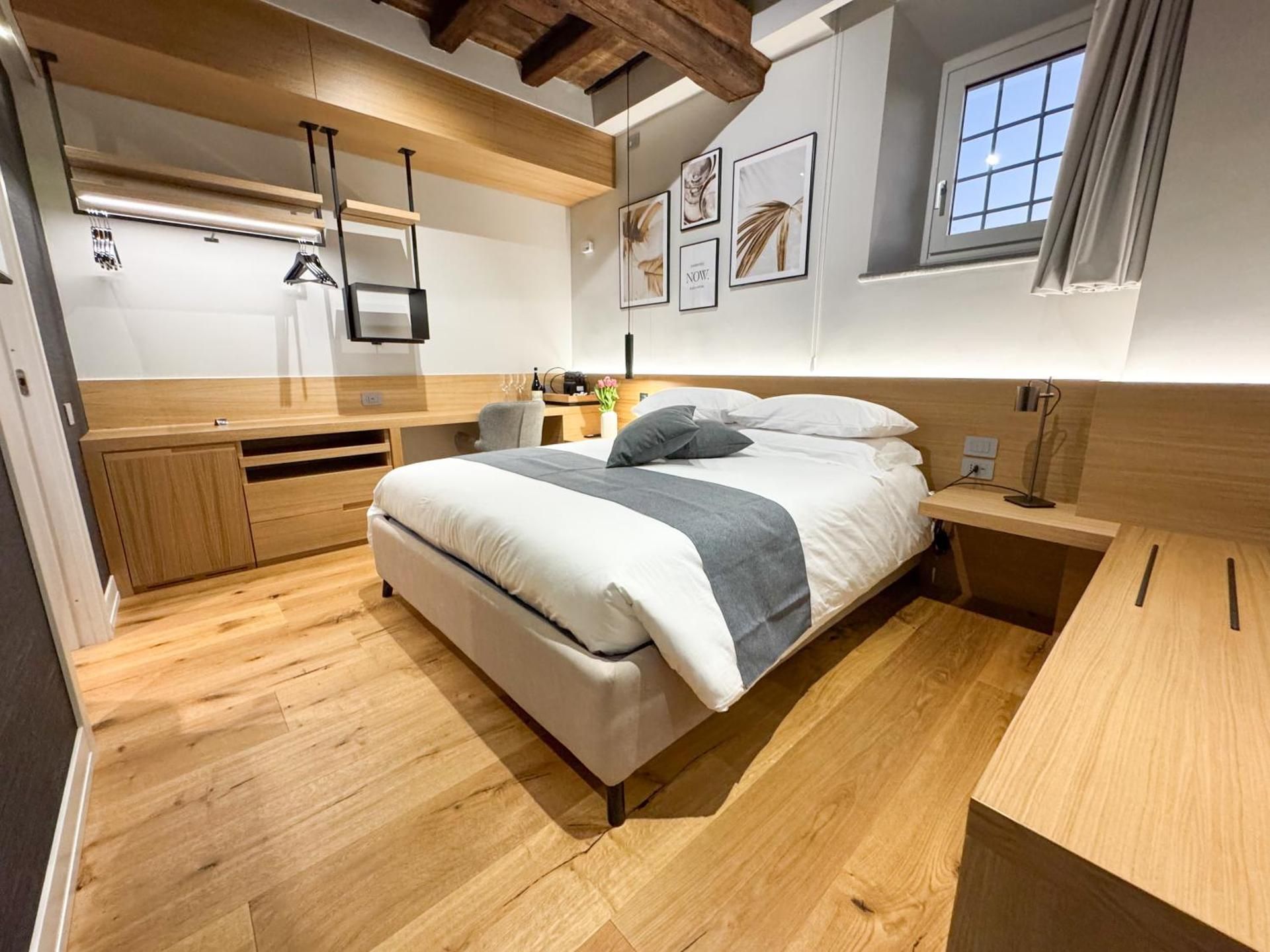 Deluxe Double Room with Shower