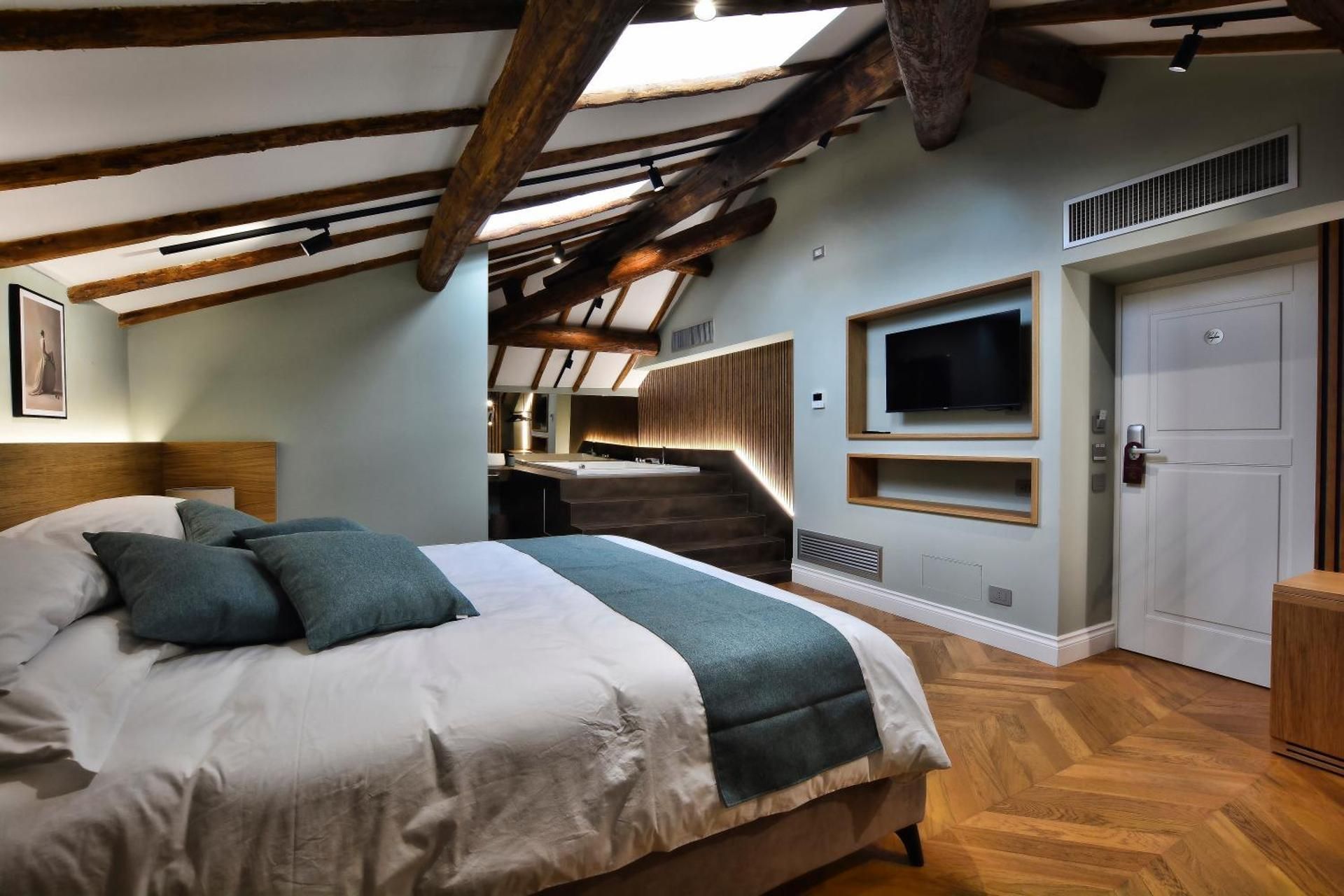 Double Room with Spa Bath