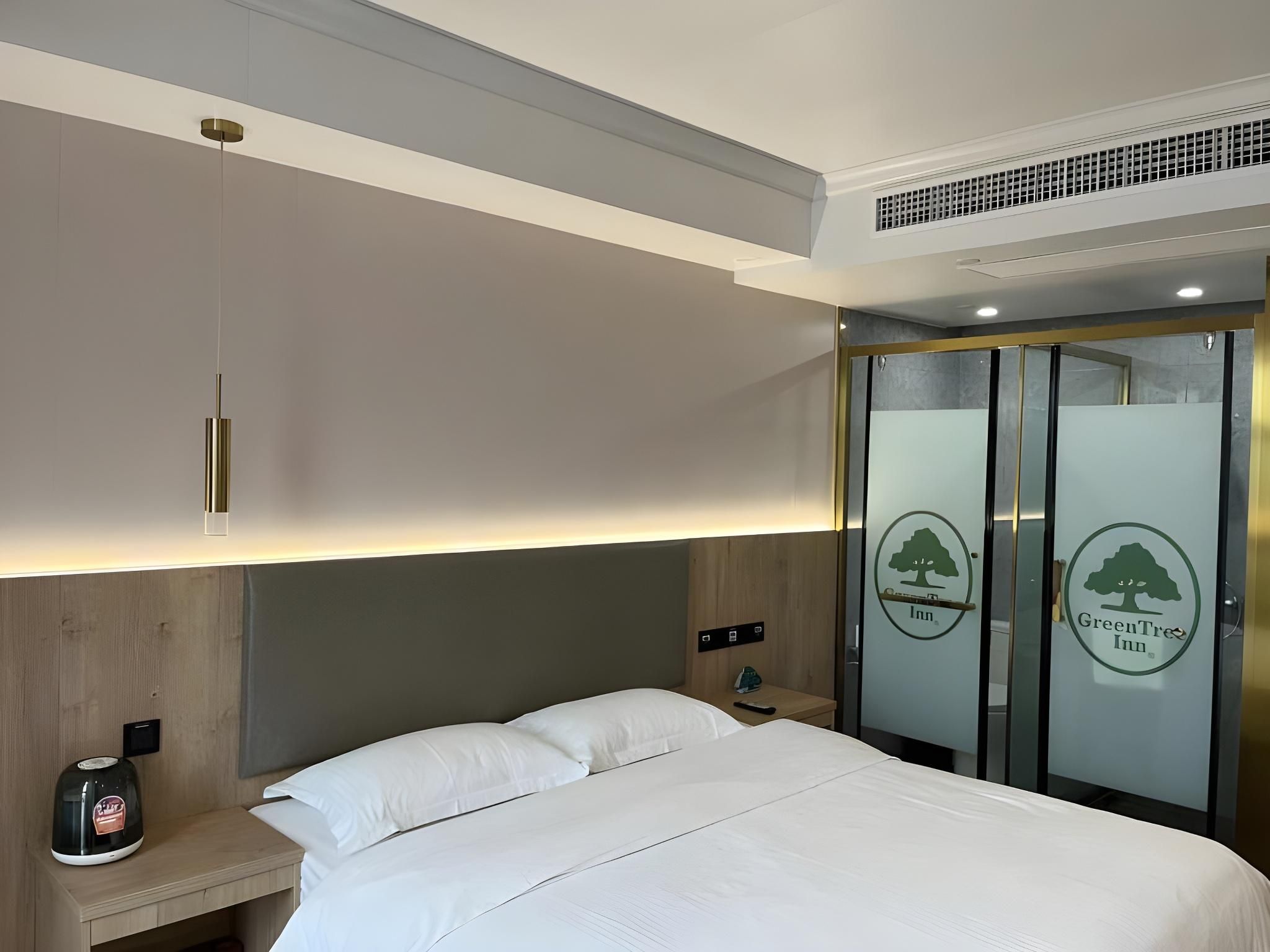 Queen Room with View