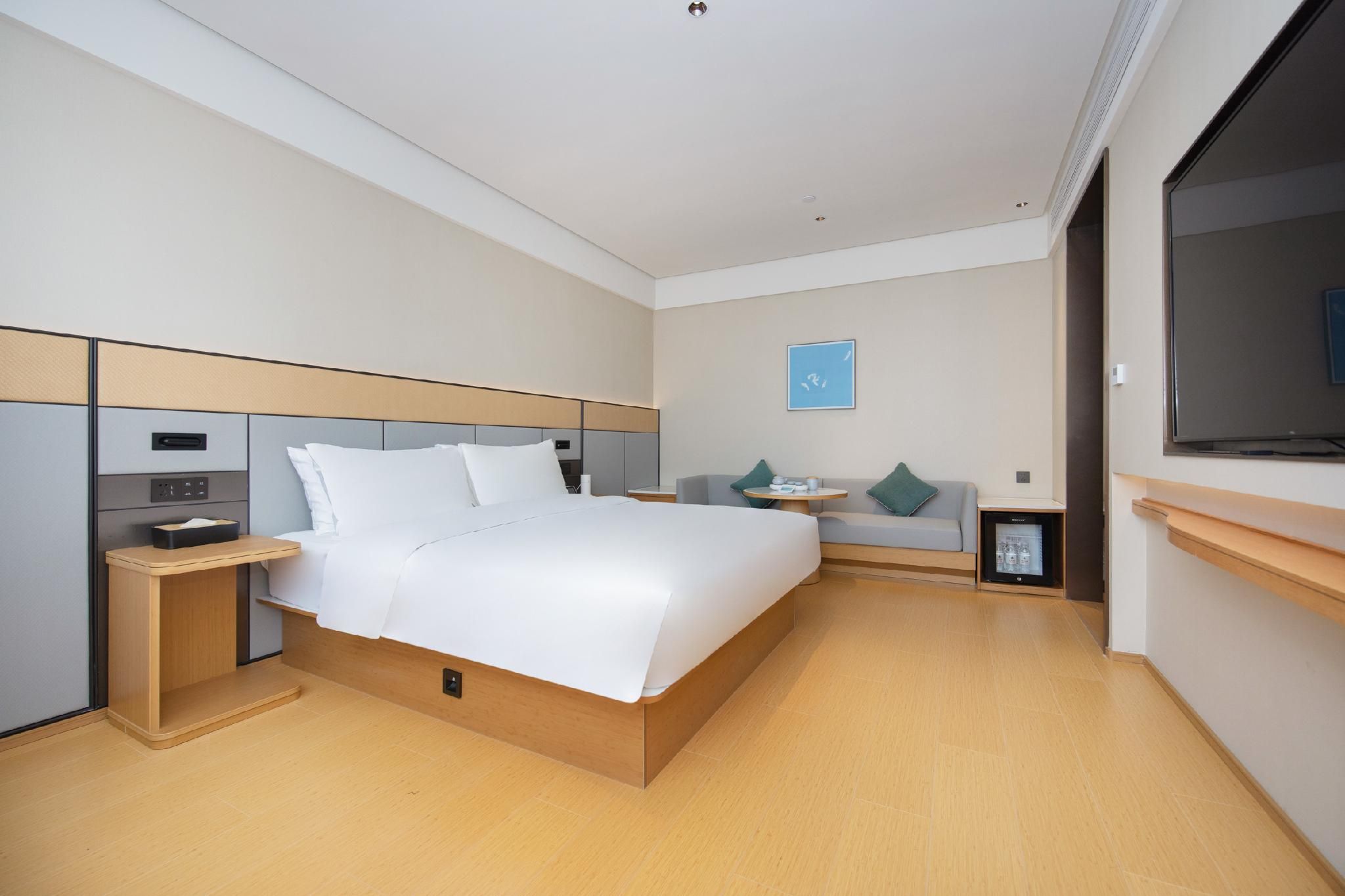 Business Queen Bed Room