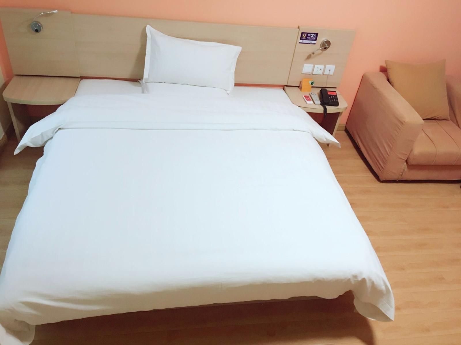 Business Queen Room