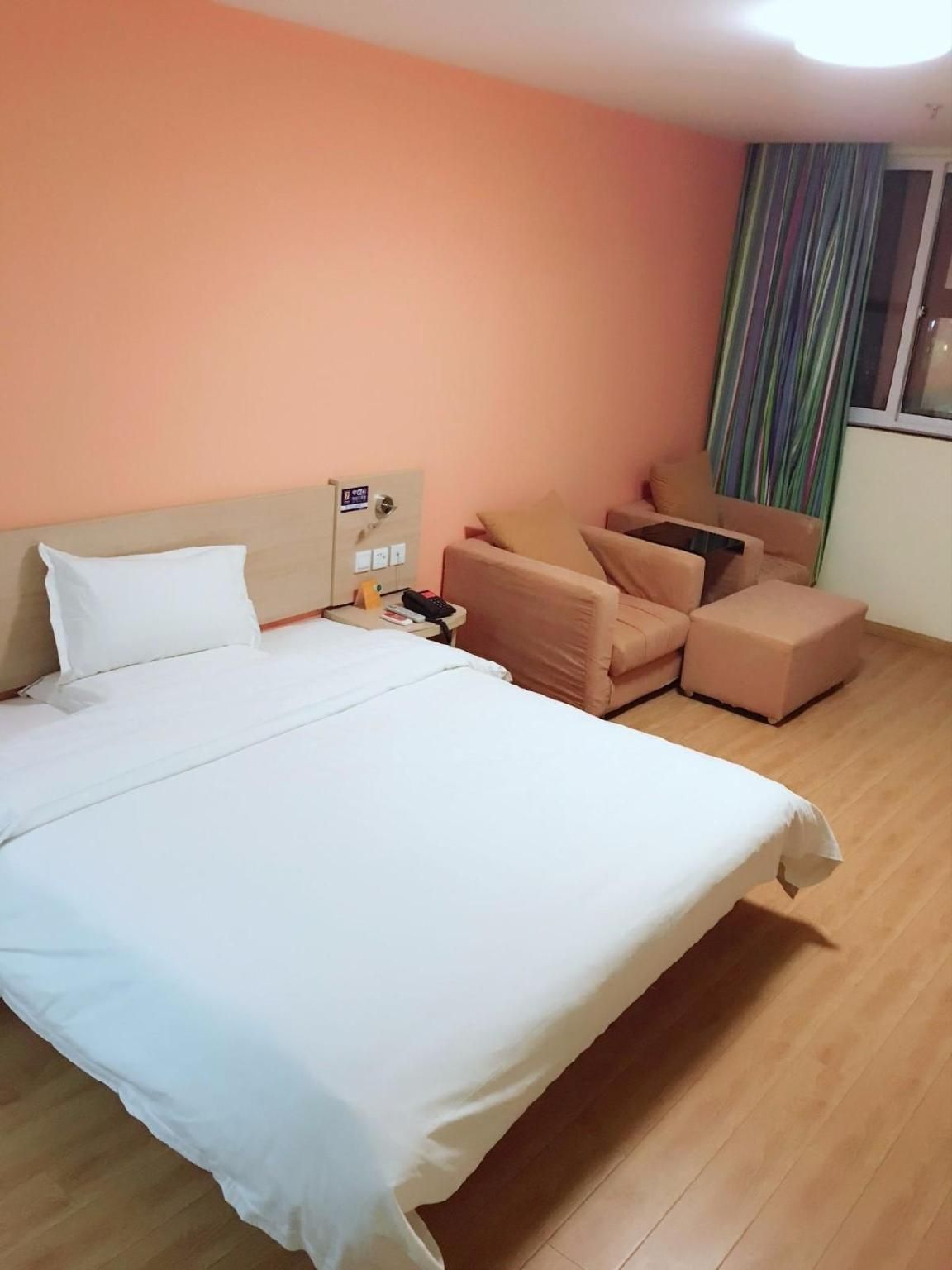 Business Queen Room