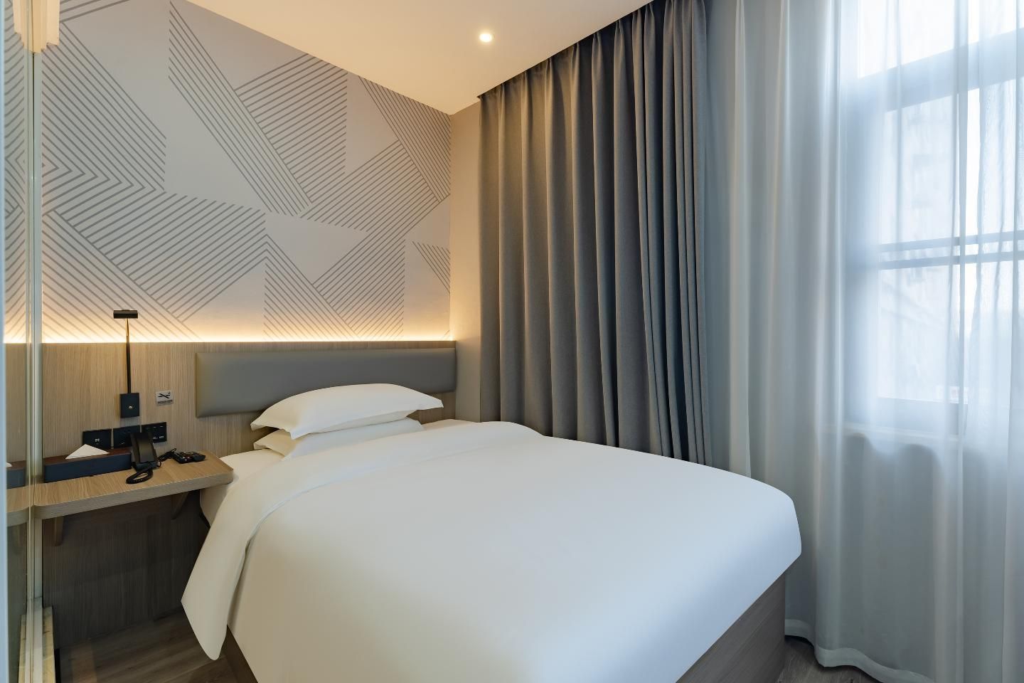 Comfort Room with Single Bed