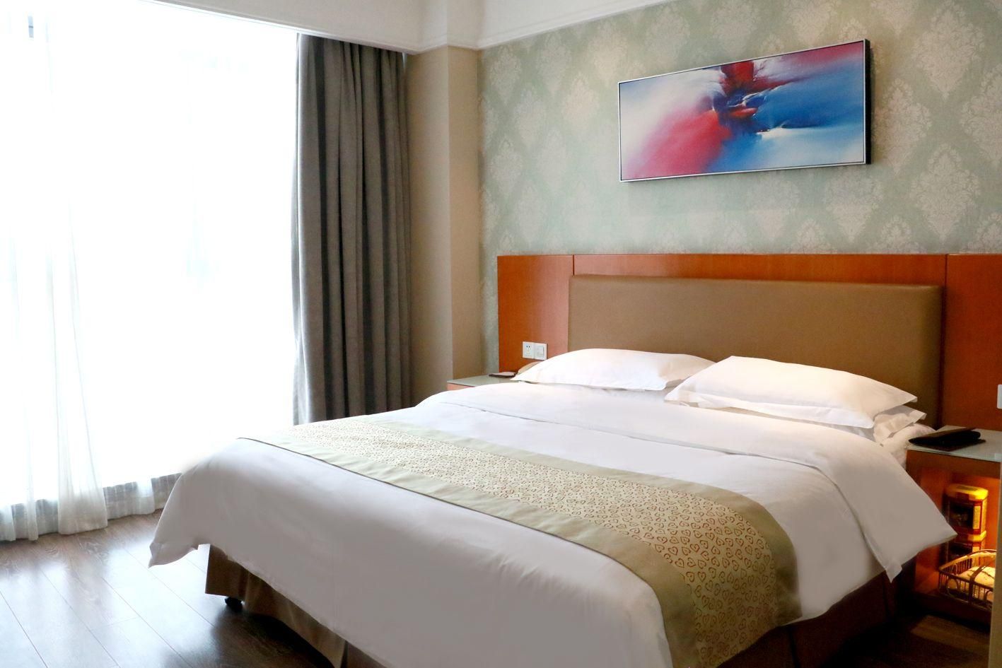 Deluxe Queen Room