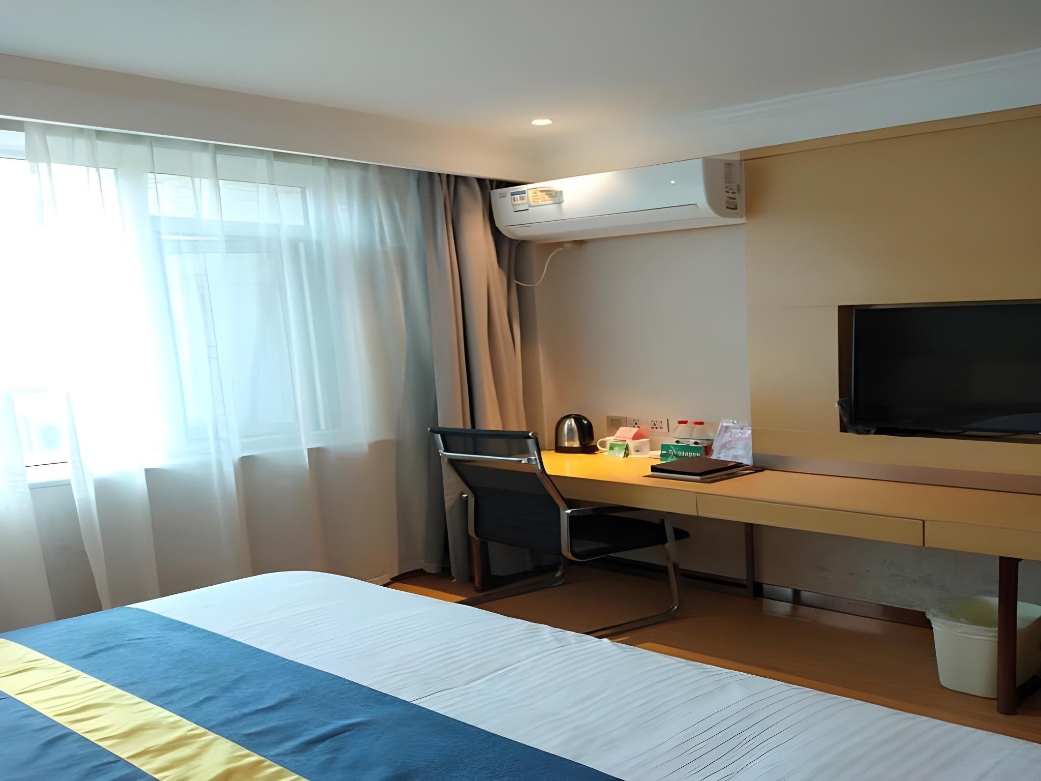 Feature Queen Room