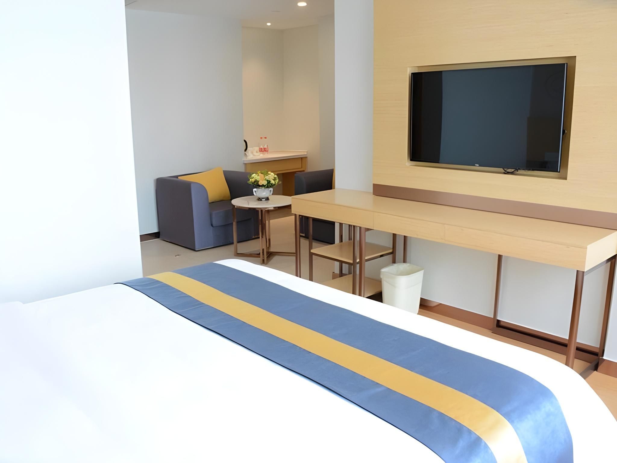 Feature Queen Room