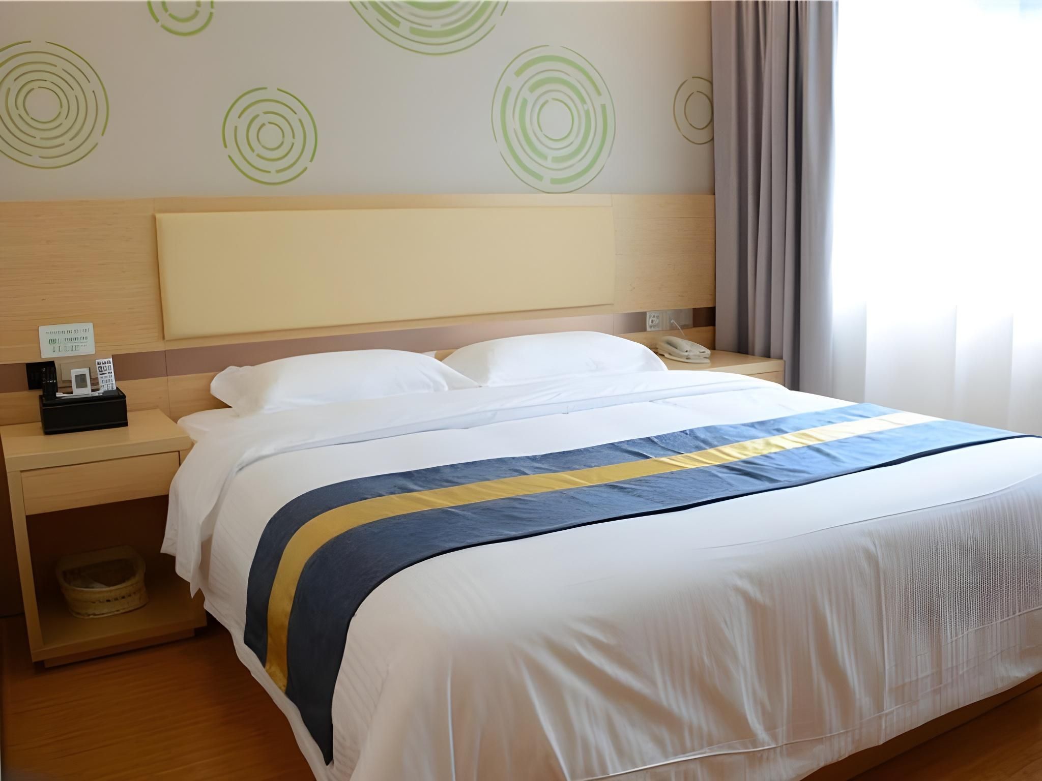 Hotel Queen Room