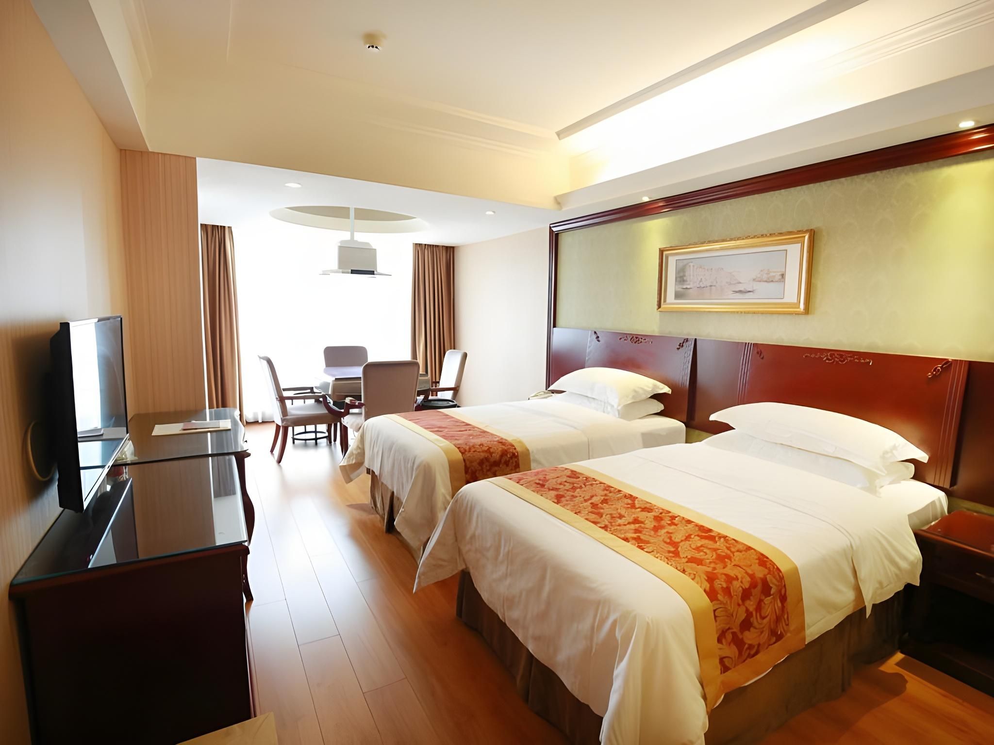 Vienna - Functional Chess Room With Twin Bed