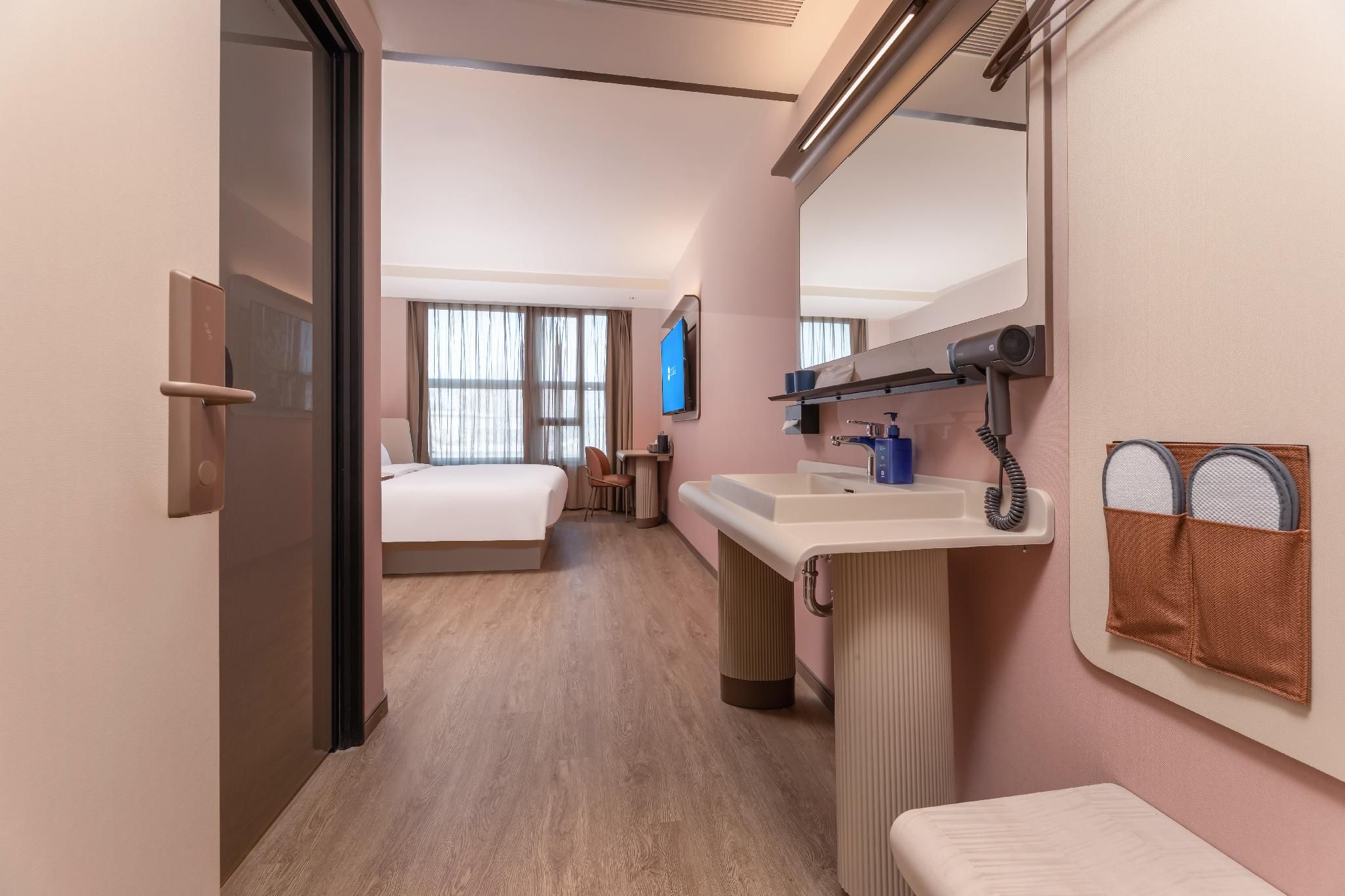 Huazhu - Room With Bed