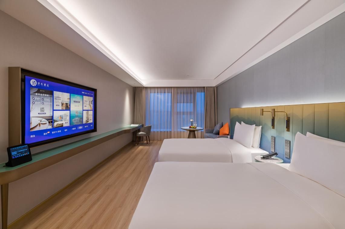 Huazhu - Xinxiang Twin Room with View