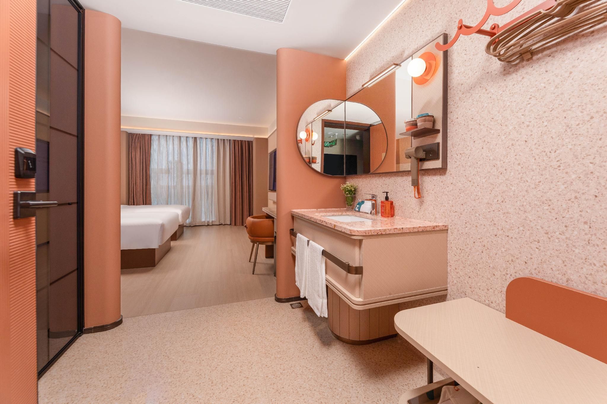 Huazhu - Deluxe Twin Room