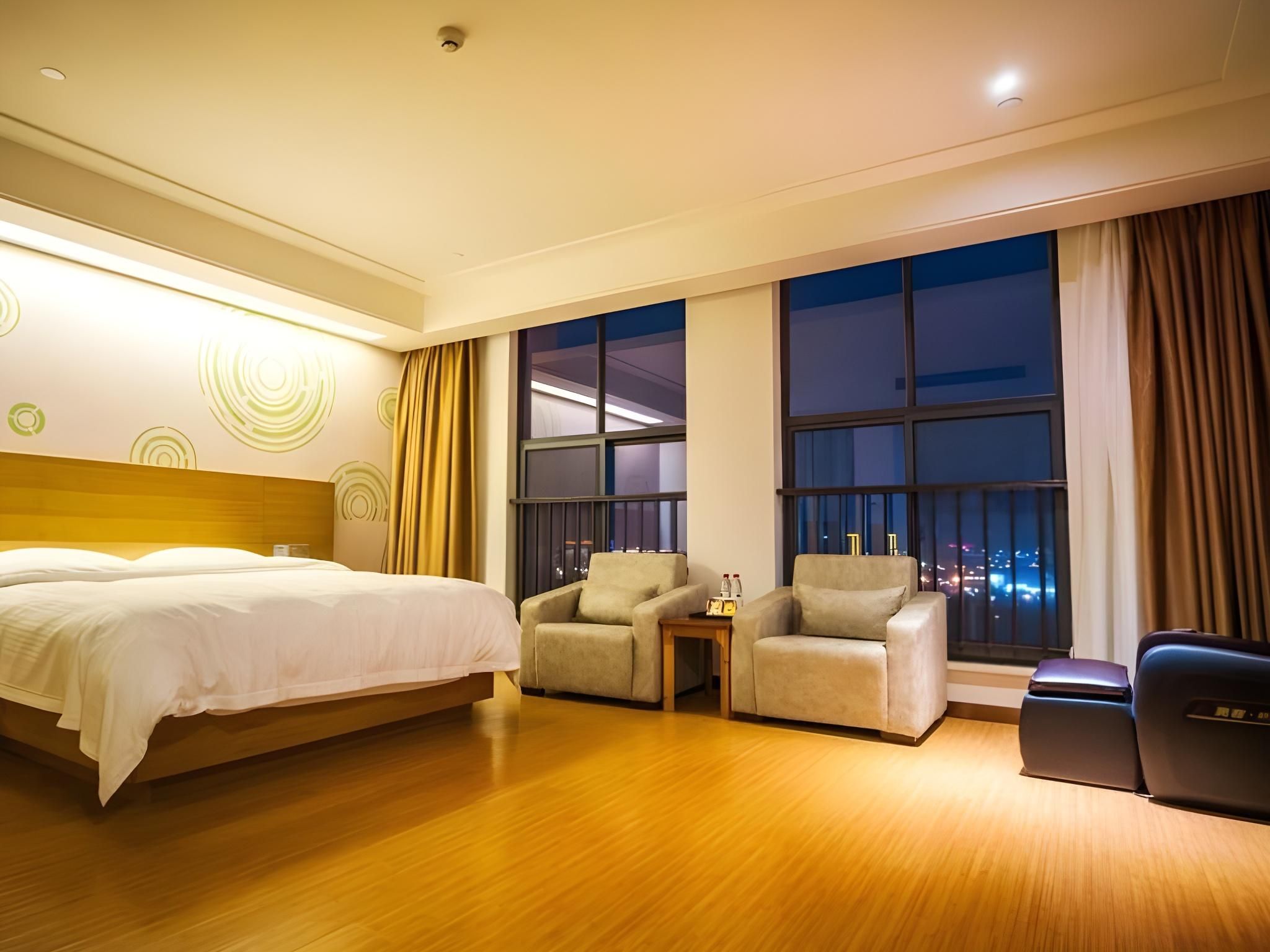 Queen Room with View