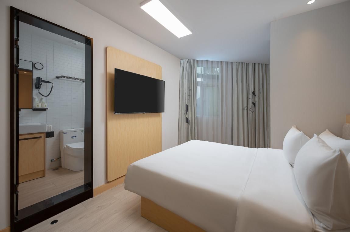 Huazhu - Room With Bed