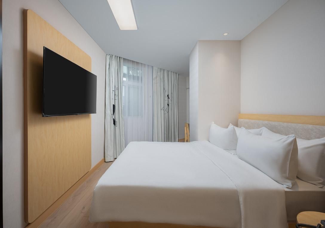 Huazhu - Room With Bed