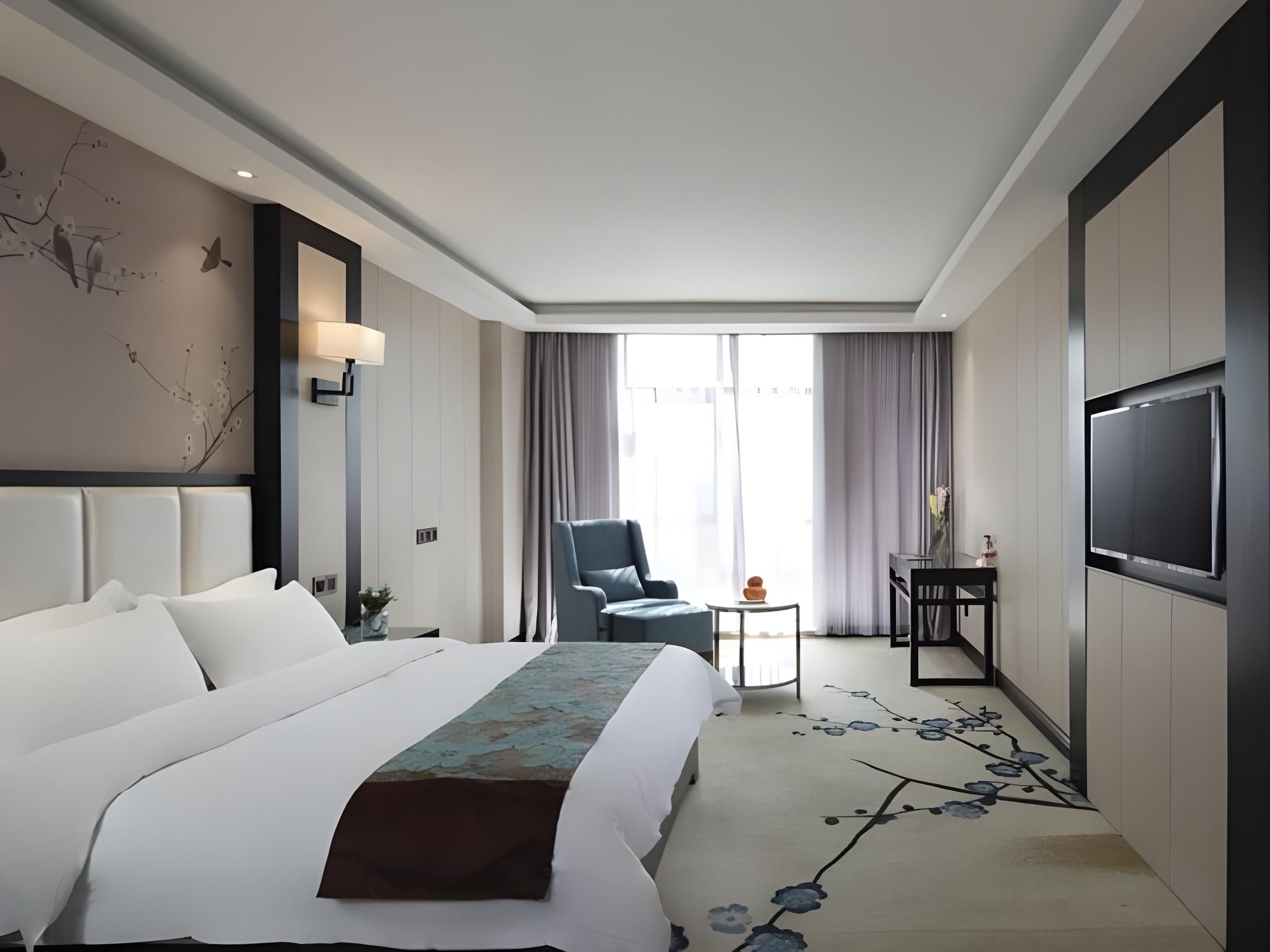 Business Queen Room