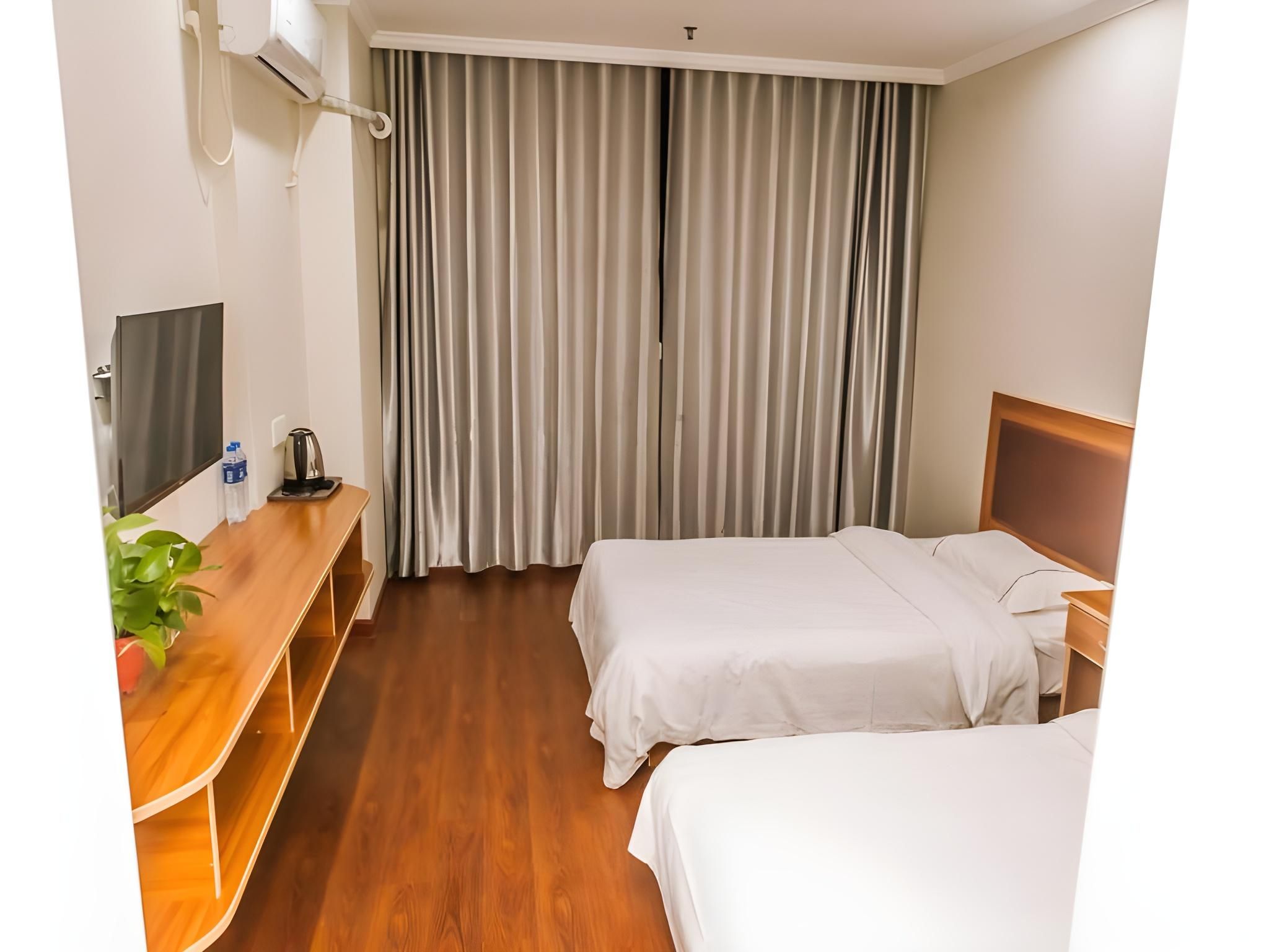 Twin Bedroom