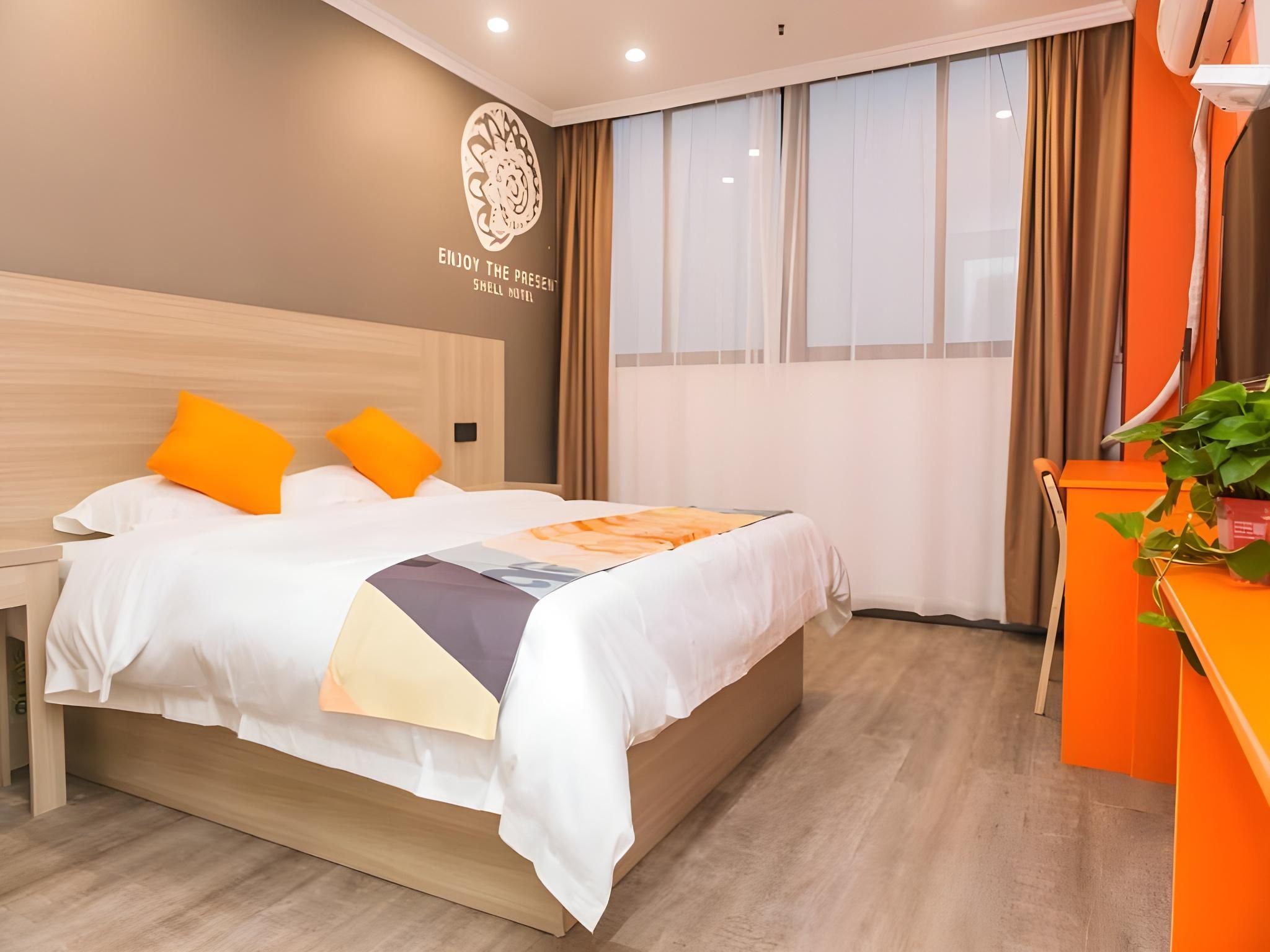 Business Queen Room