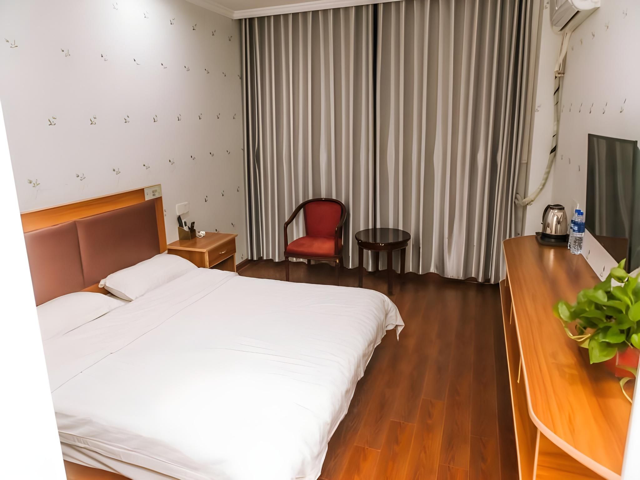 Queen Bed