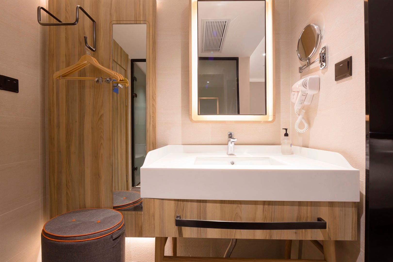 Hanting Premium Hotel Yancheng Xihuan Road Huazhu - Superior BedRoom 3