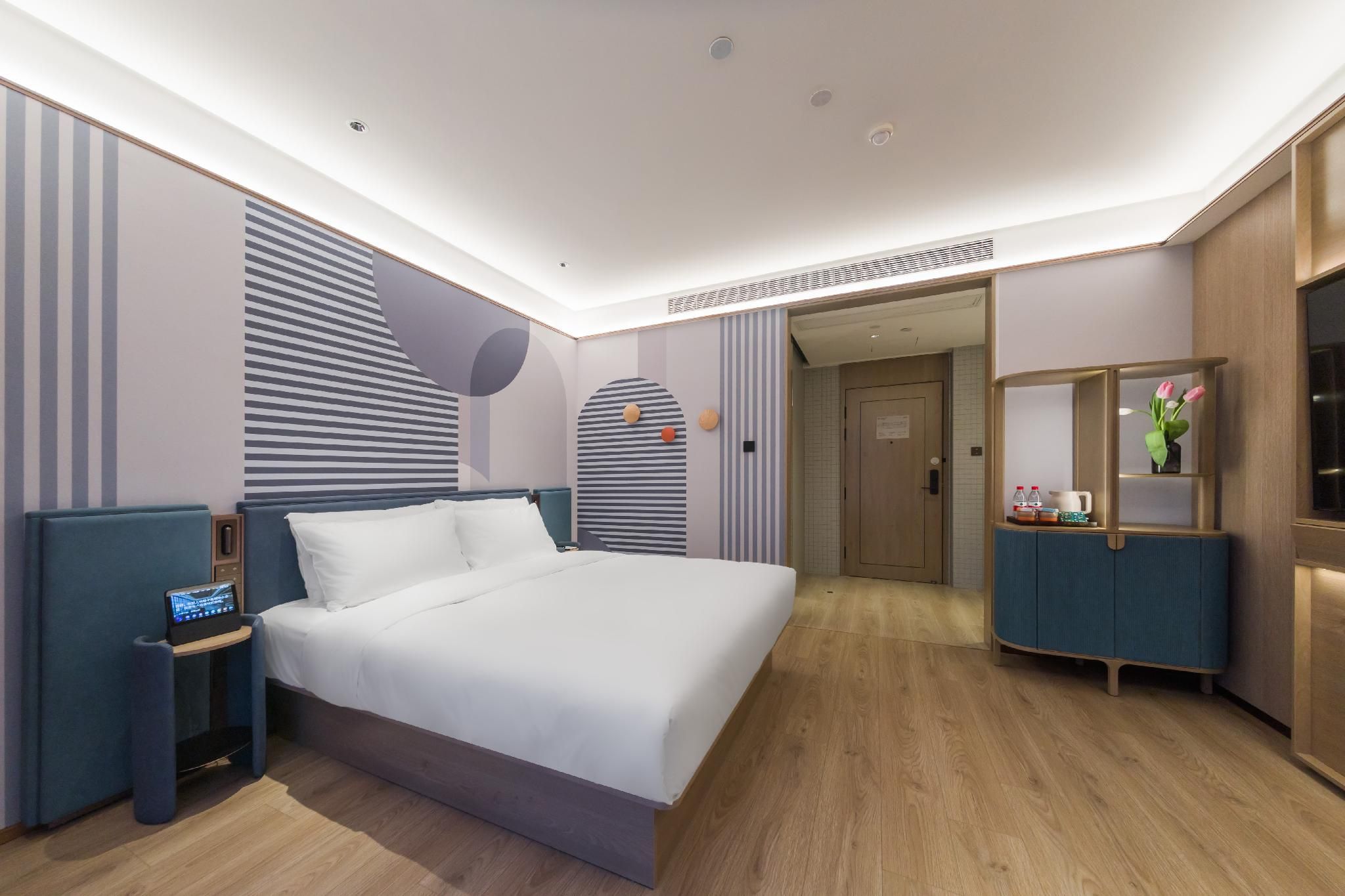 Queen Superior Room