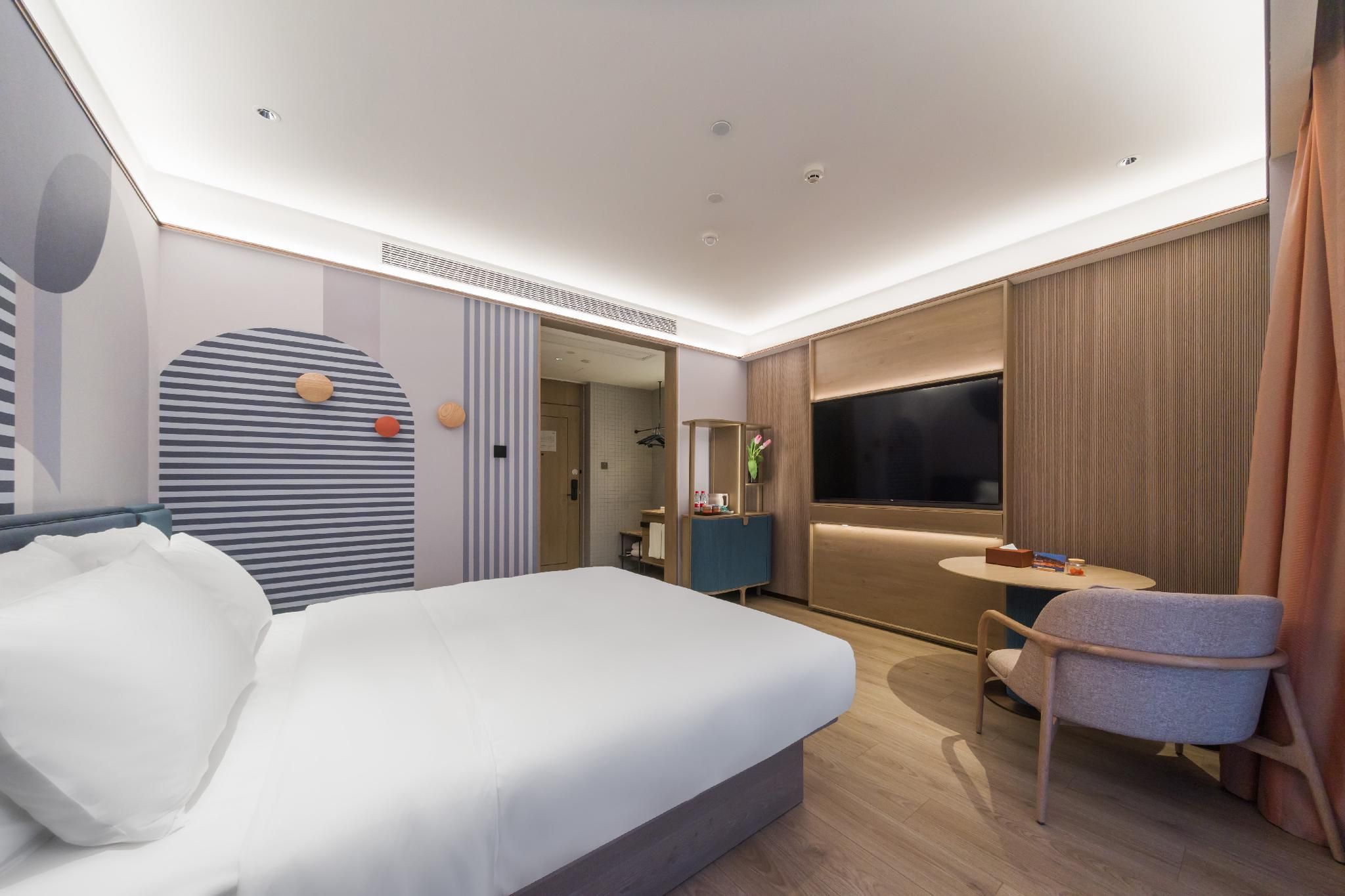 Queen Superior Room