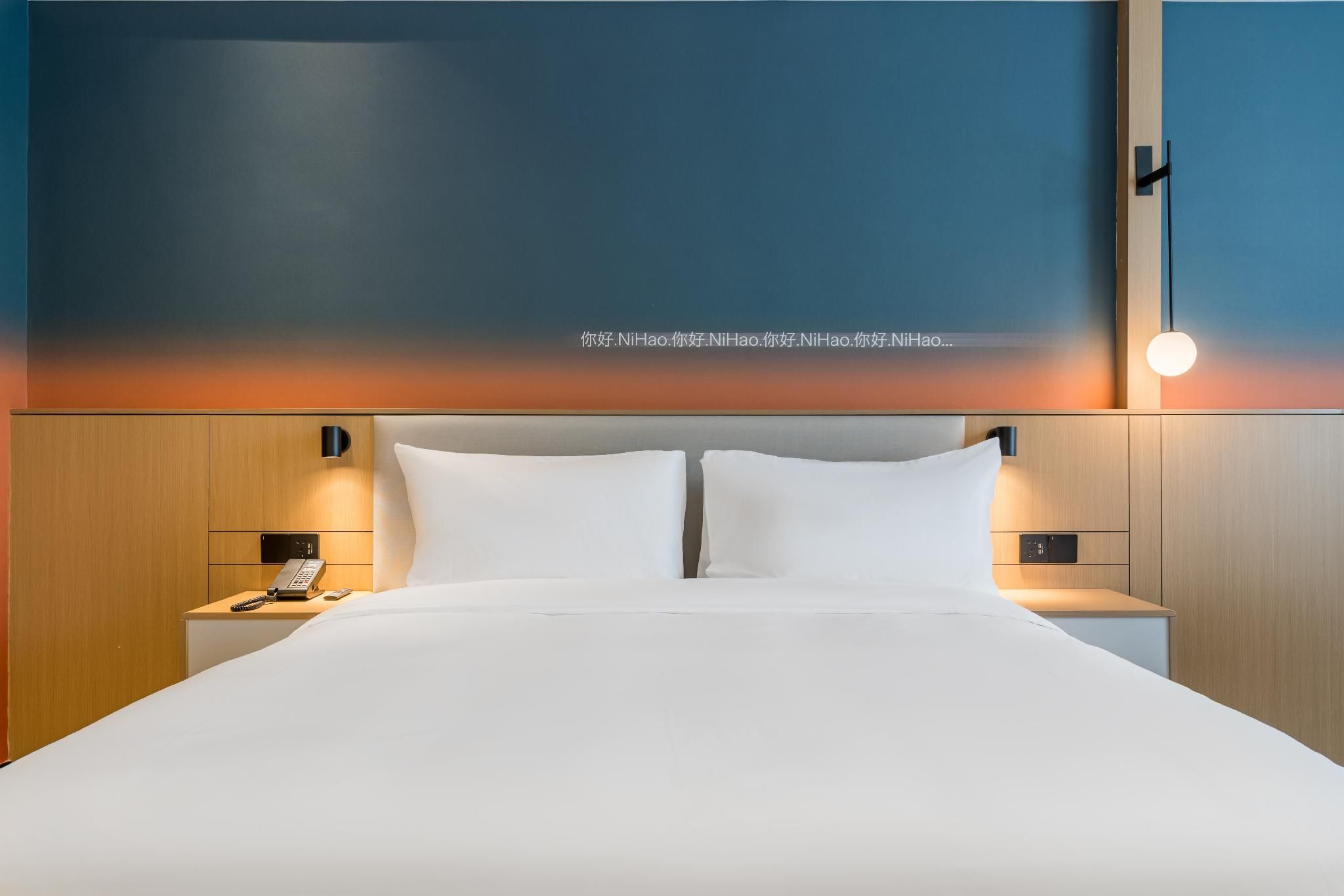 Huazhu - Room With Bed