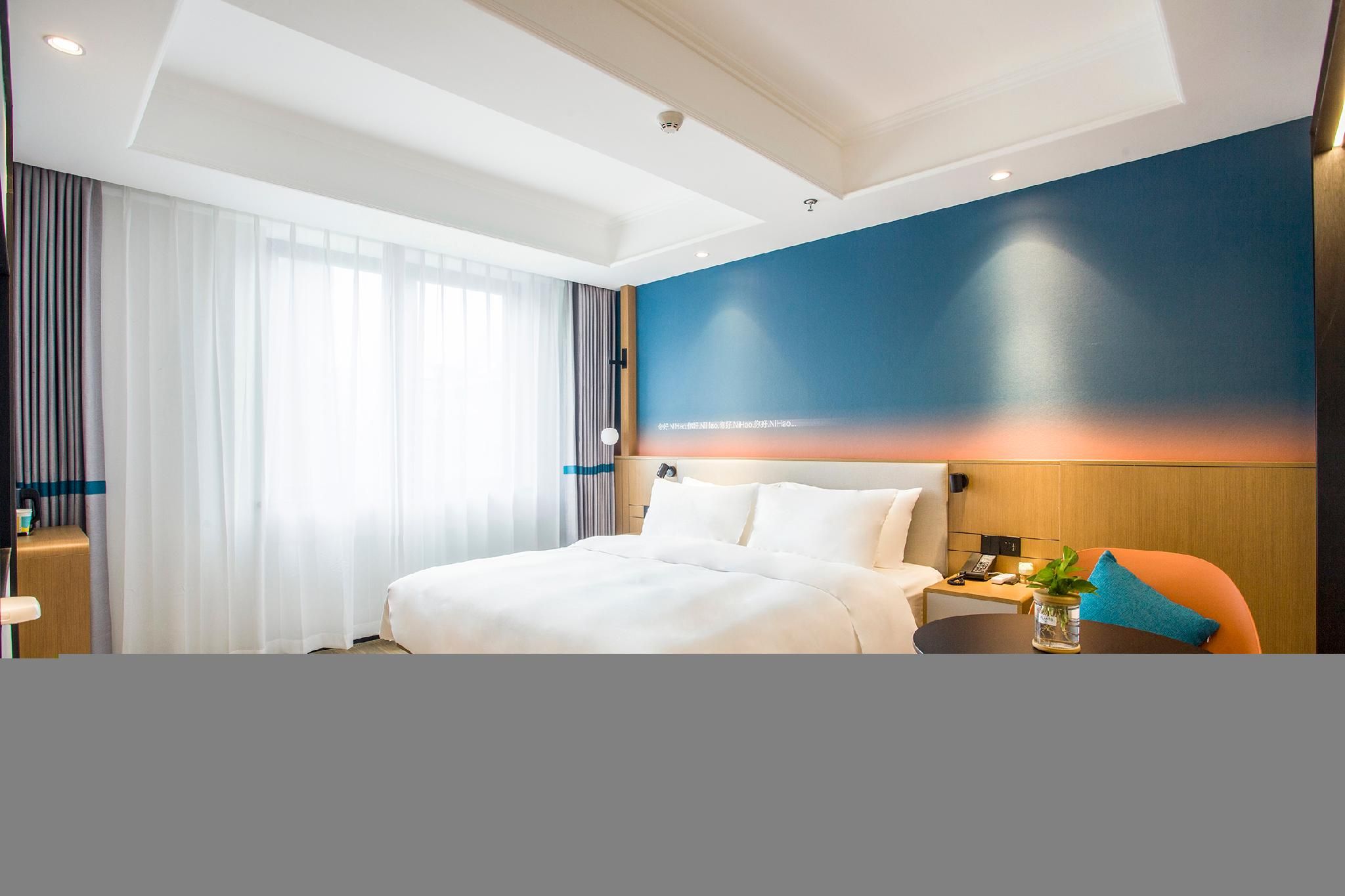 Huazhu - Room With Bed