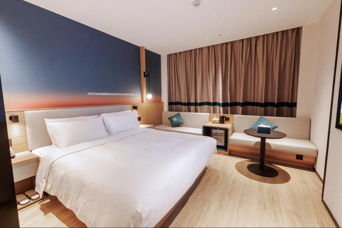 Huazhu - Deluxe Bed Room