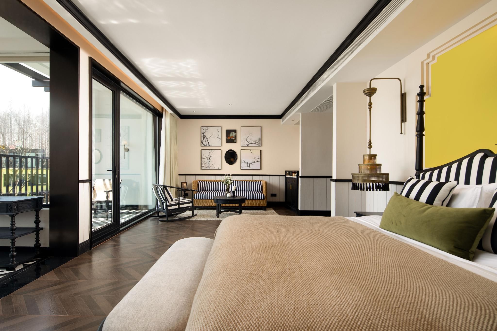 Deluxe King Room