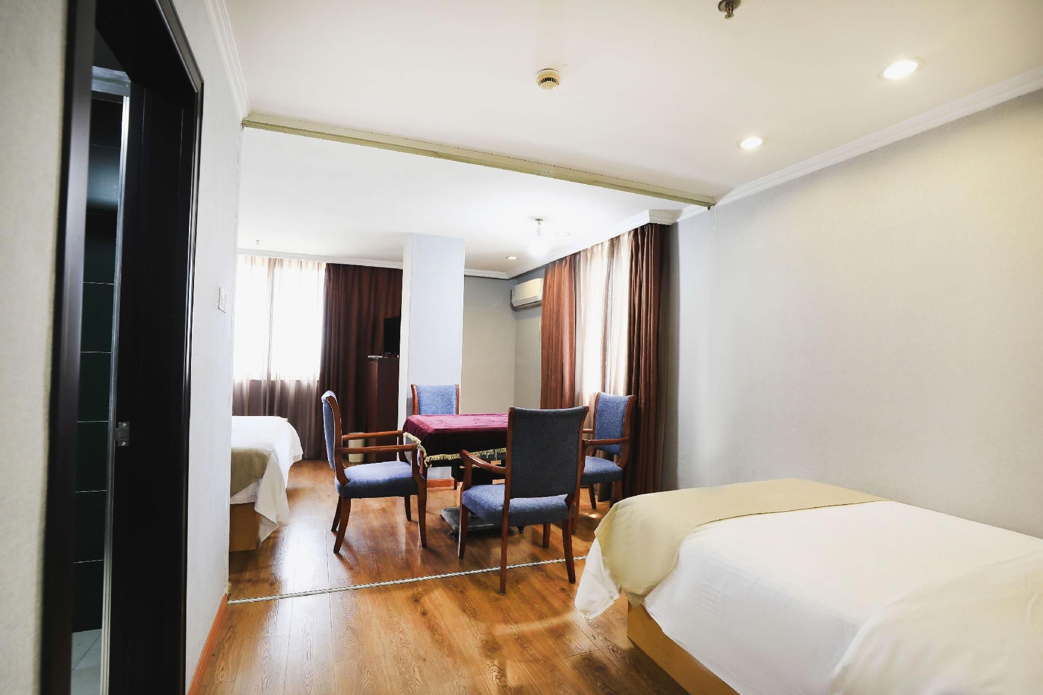 GTI - Superior Family Room, Chess