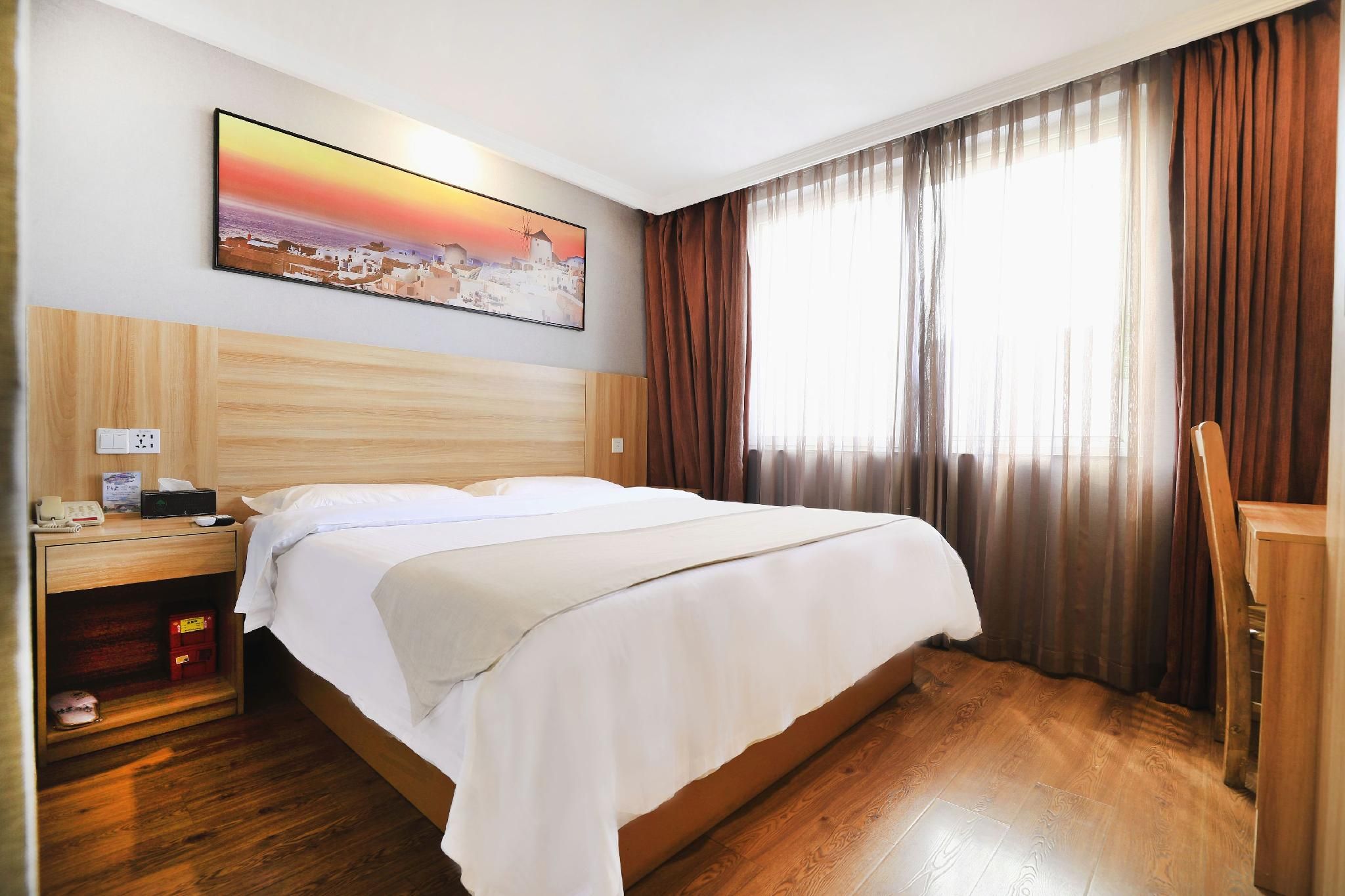 Hotel Queen Room