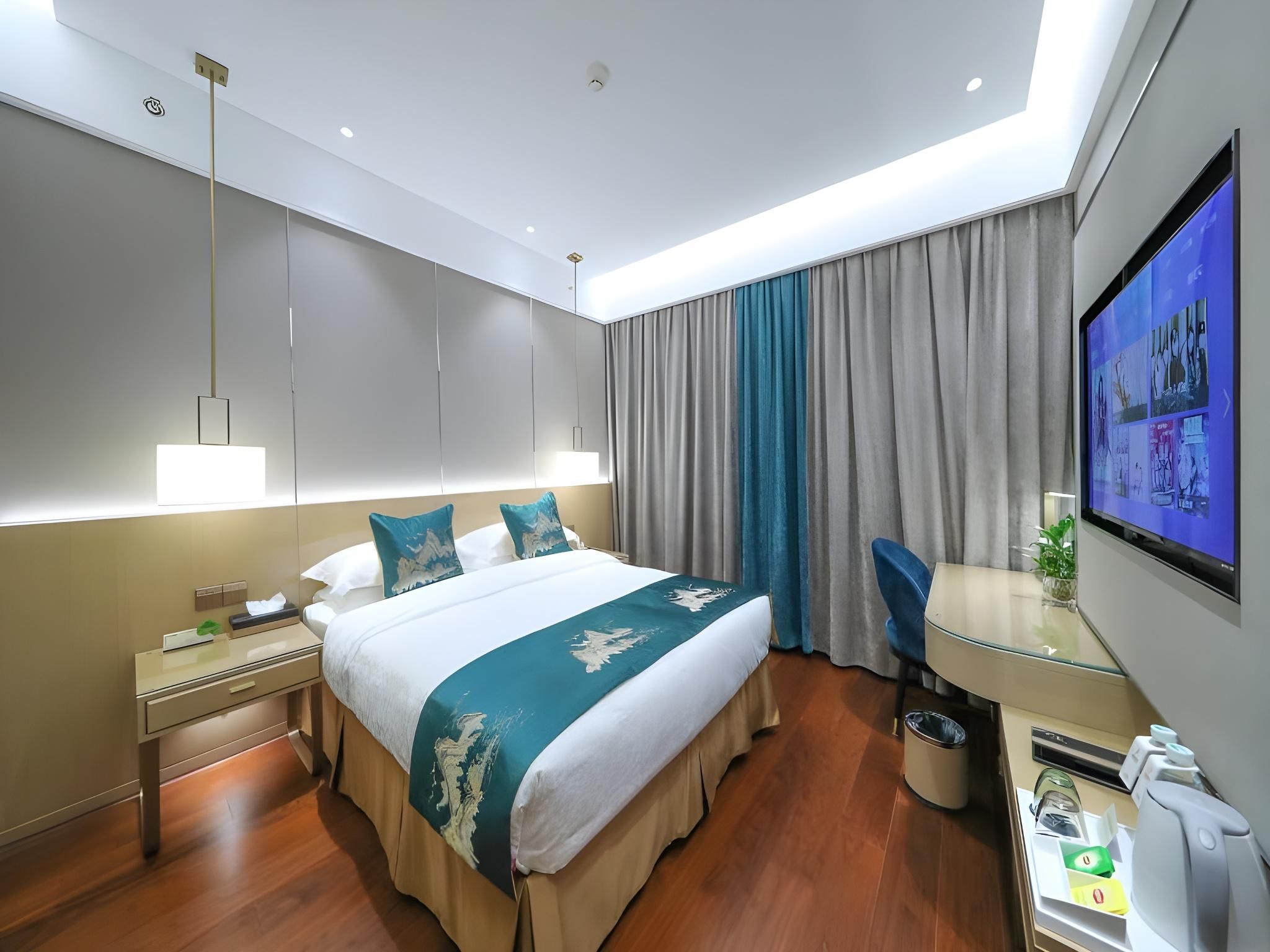 Queen Deluxe Room