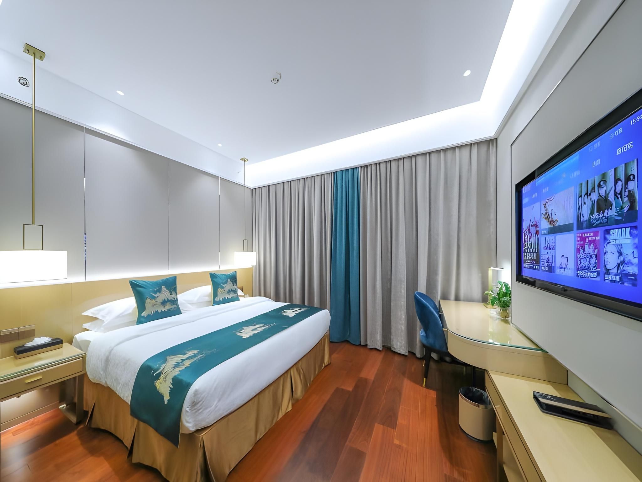 Queen Deluxe Room