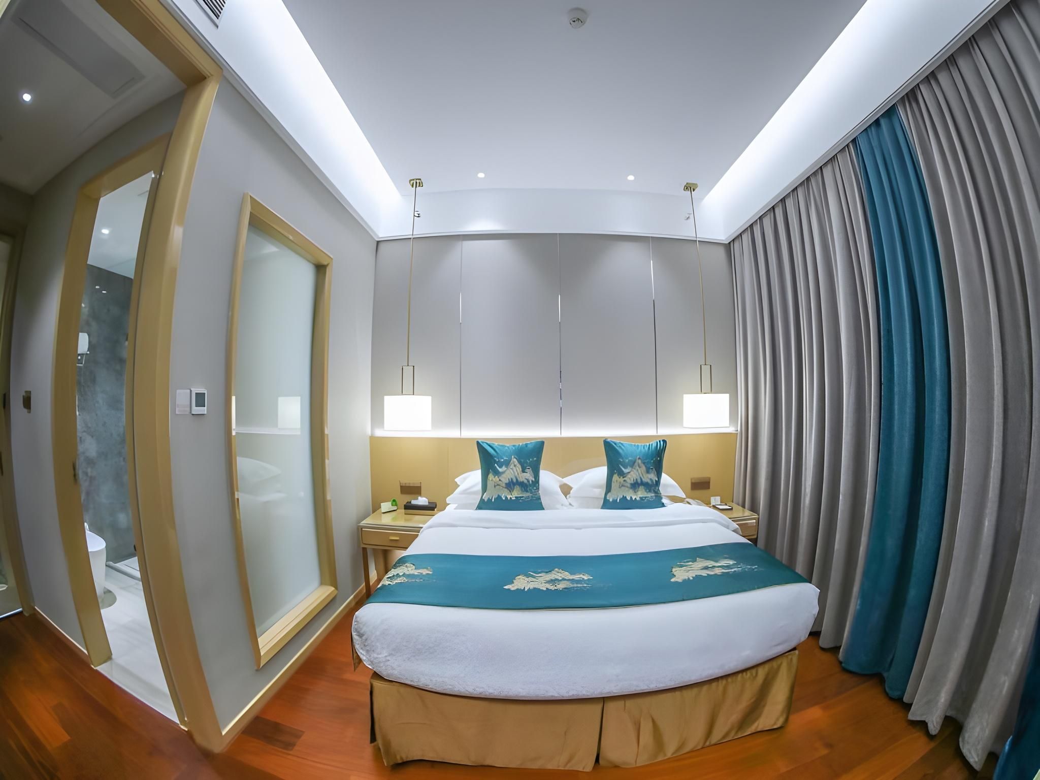 Business Queen Room