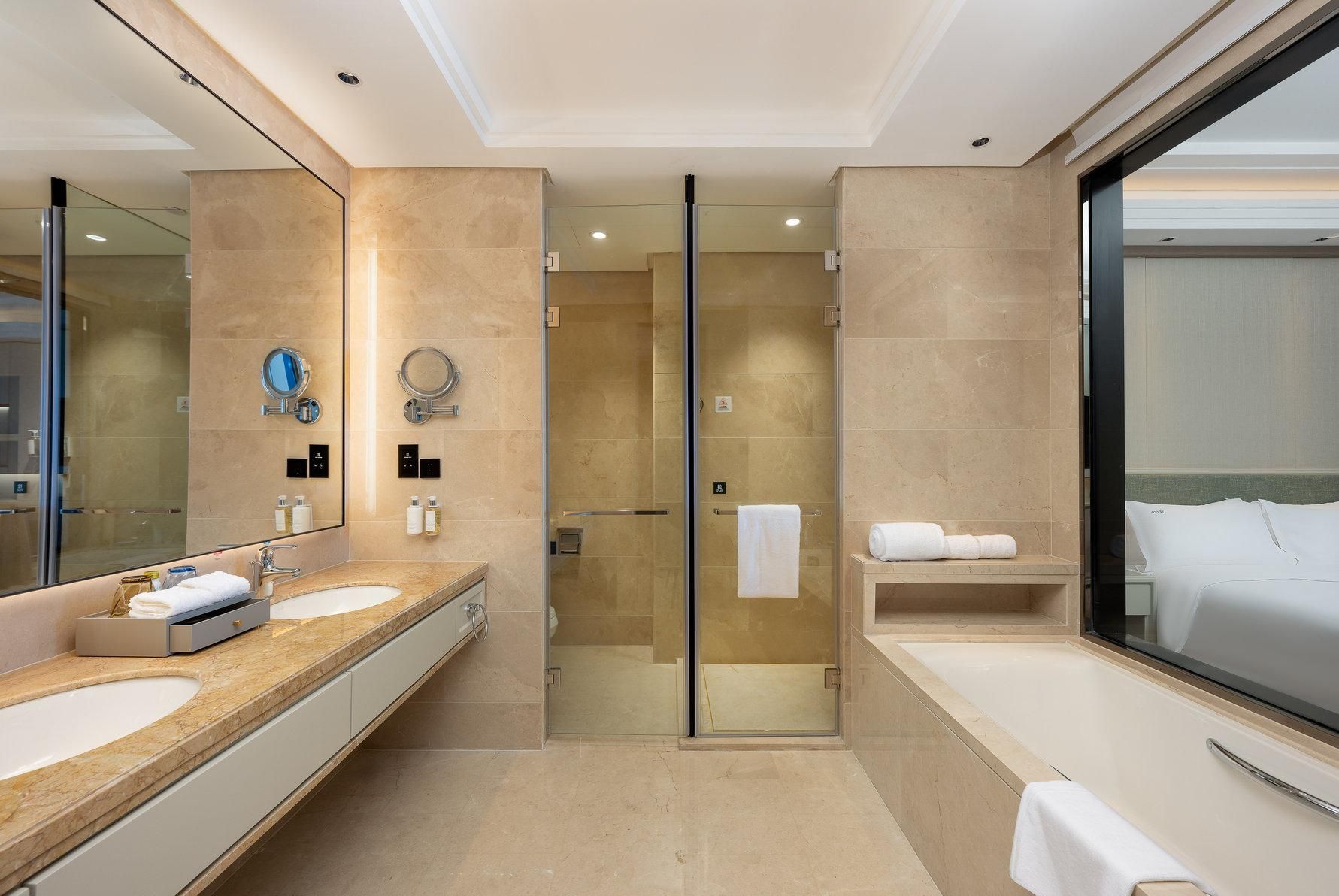 1 King 1 Bedroom Suite