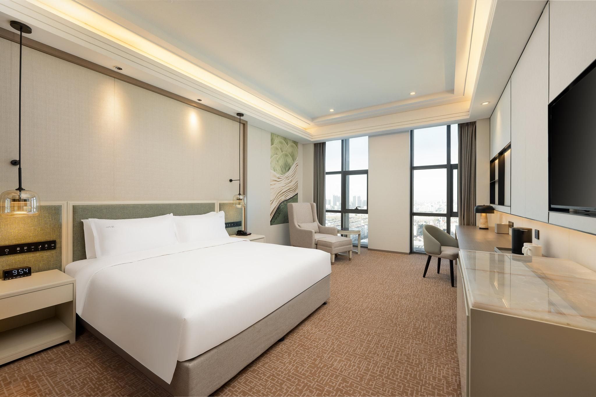 1 King 1 Bedroom Suite
