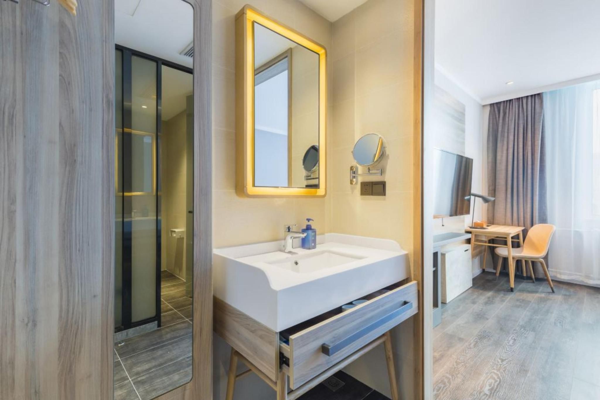 Twin Business Room
