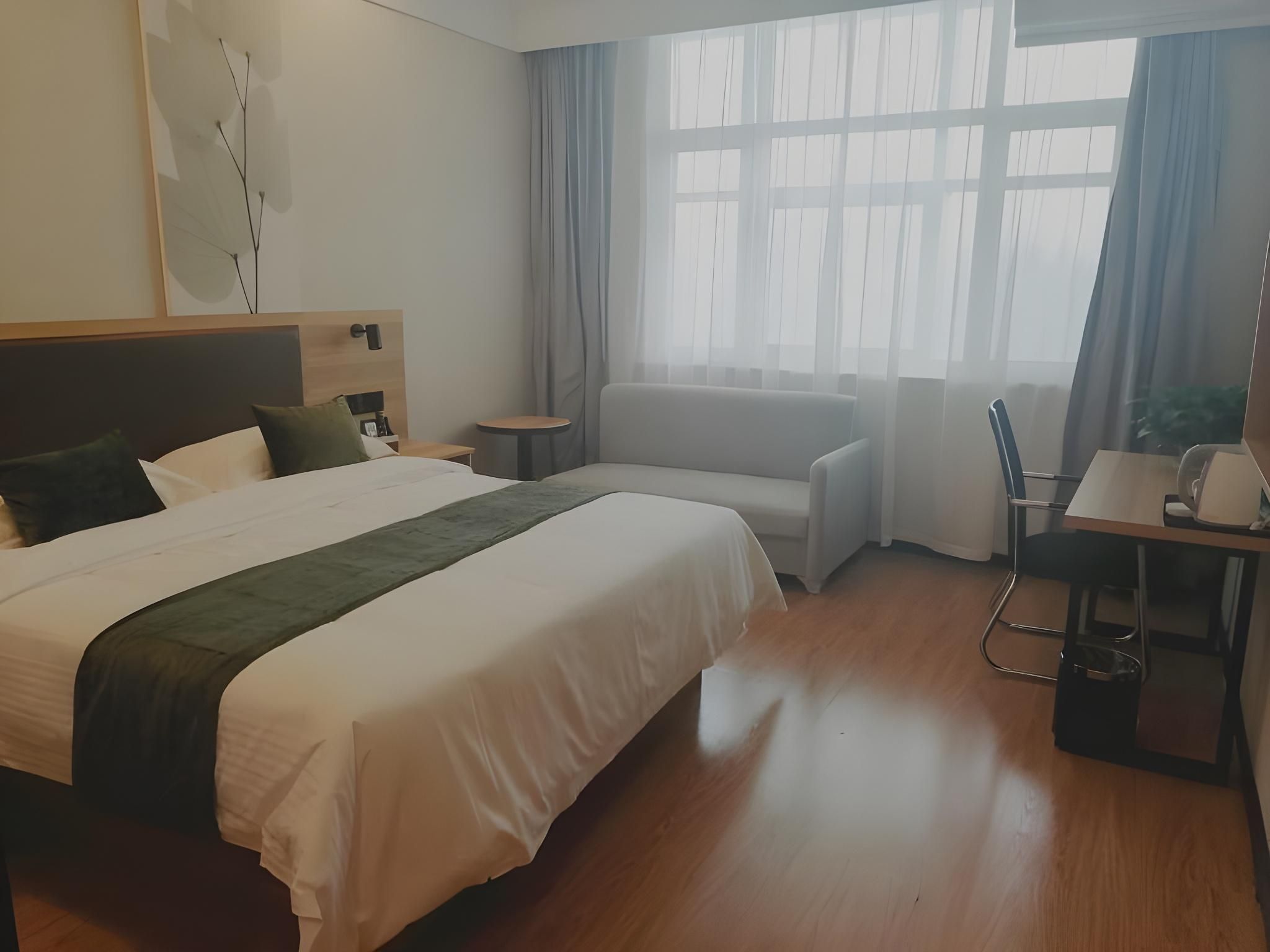 Hotel Queen Room