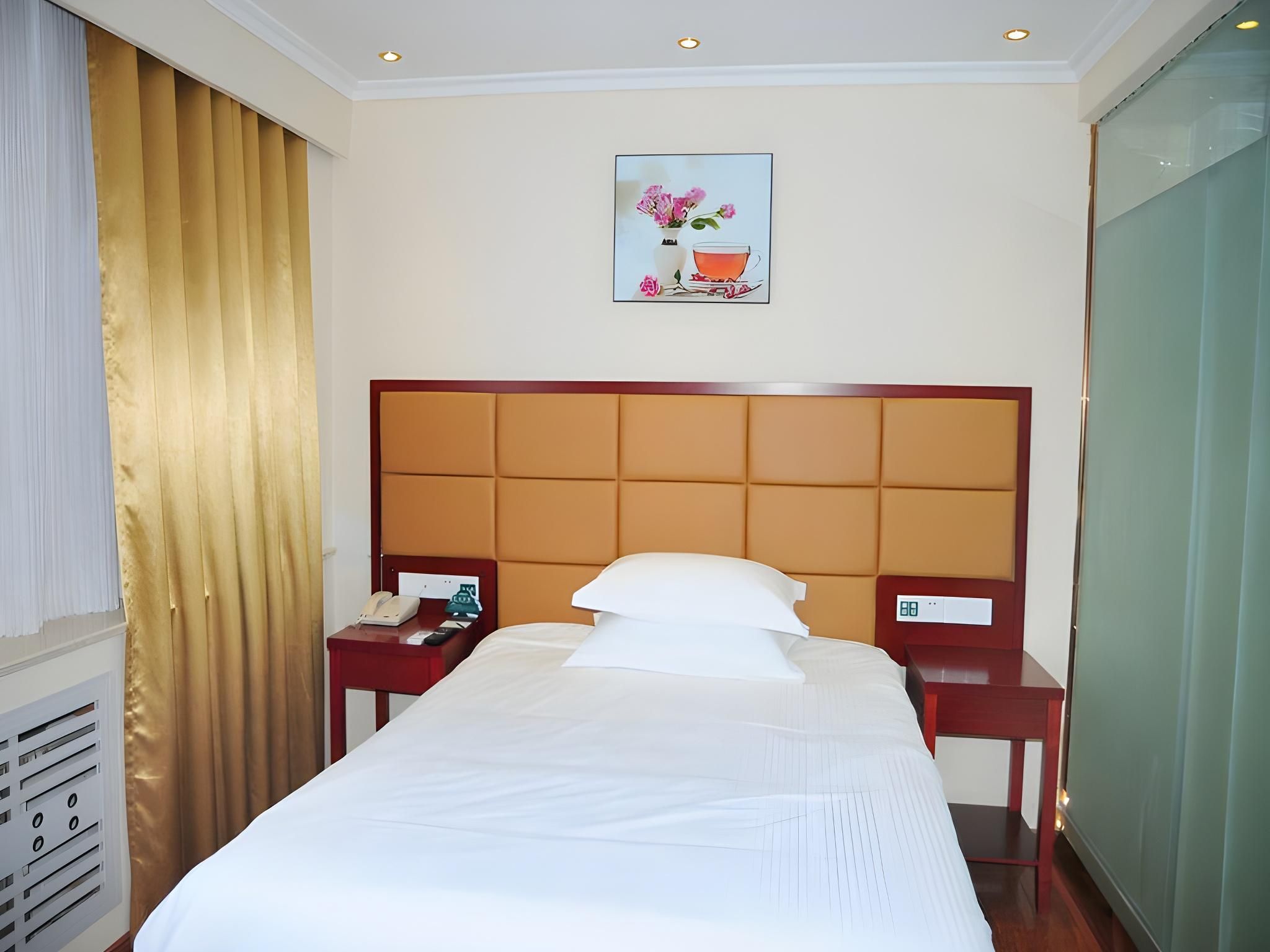 GTR - Guest Room with One 1.8M Bed