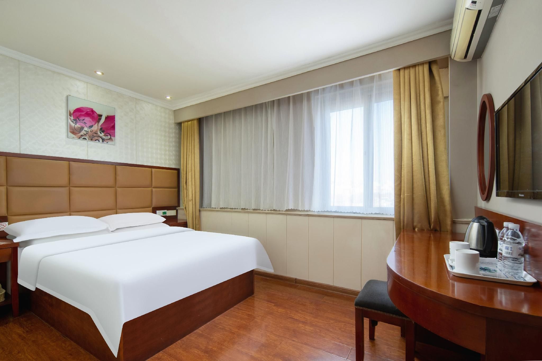 GTI - 1 Bed Guest Room, 1.5M Bed