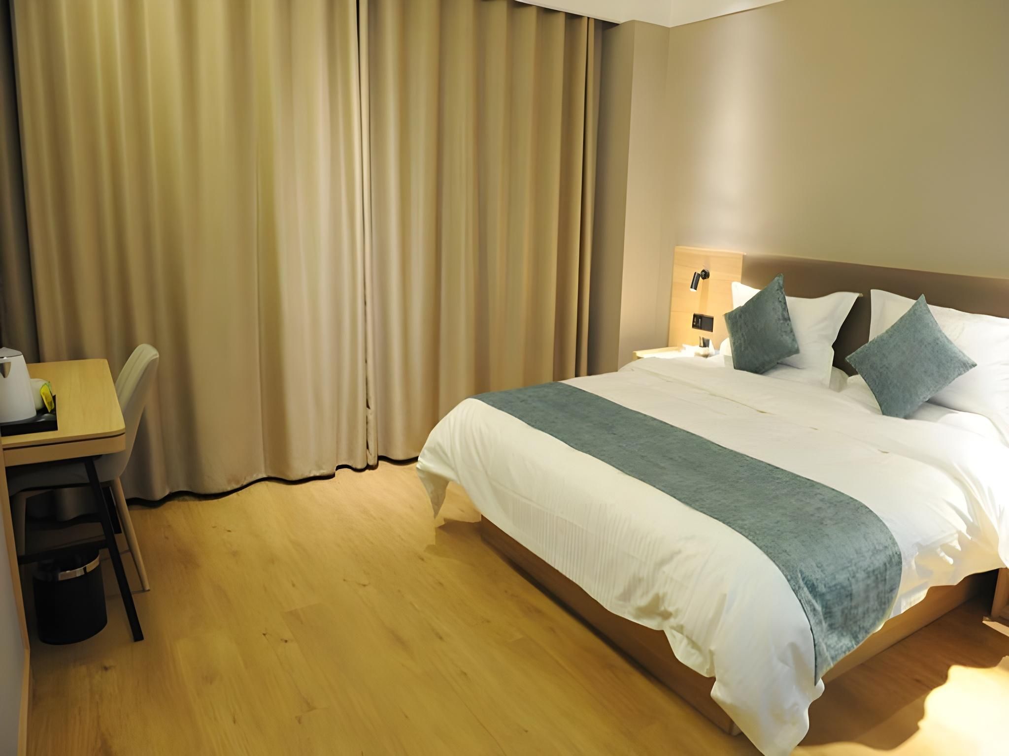Business Queen Room
