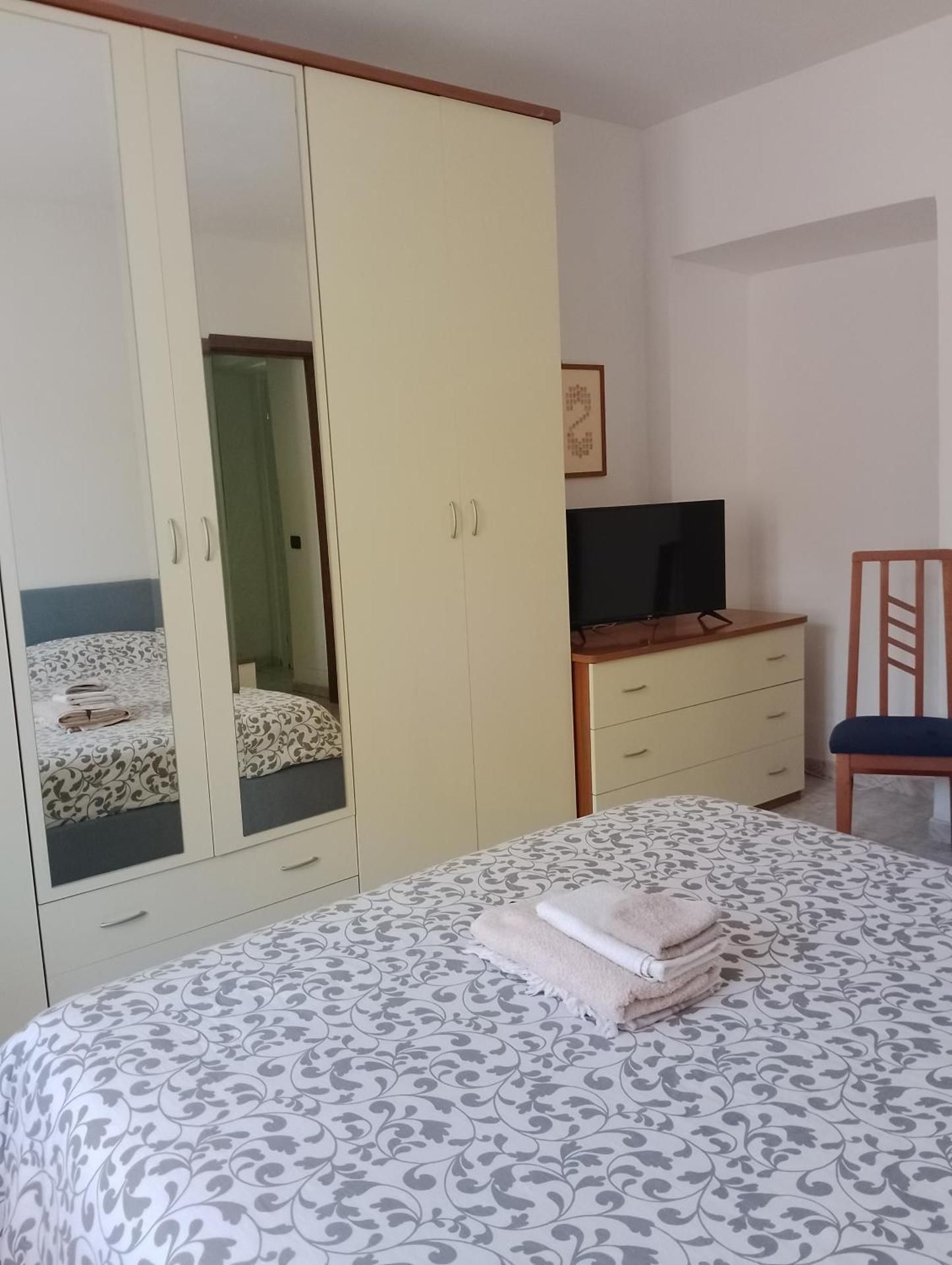 Giallo Sole Family Room with Private Bathroom