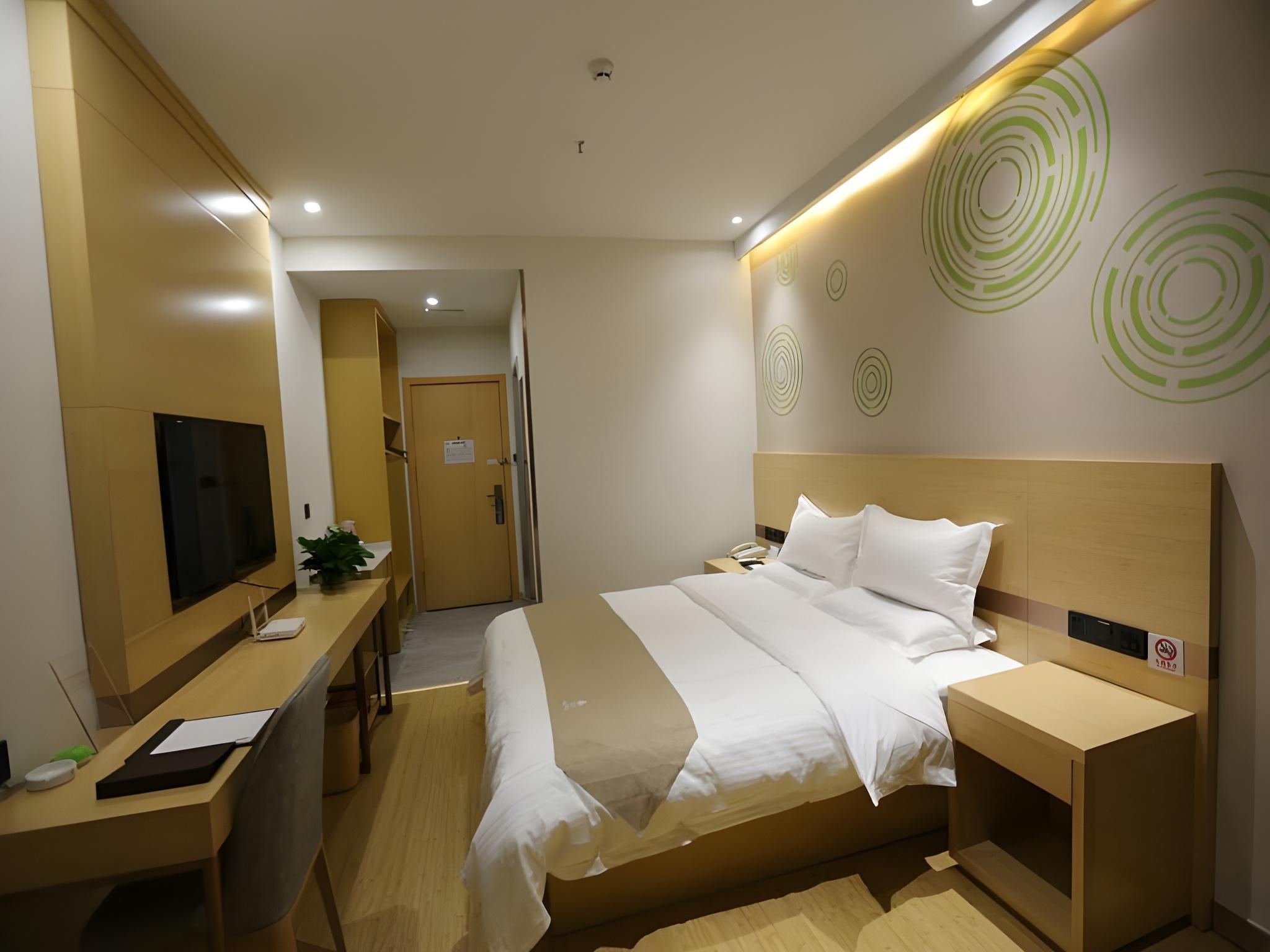 Hotel Queen Room