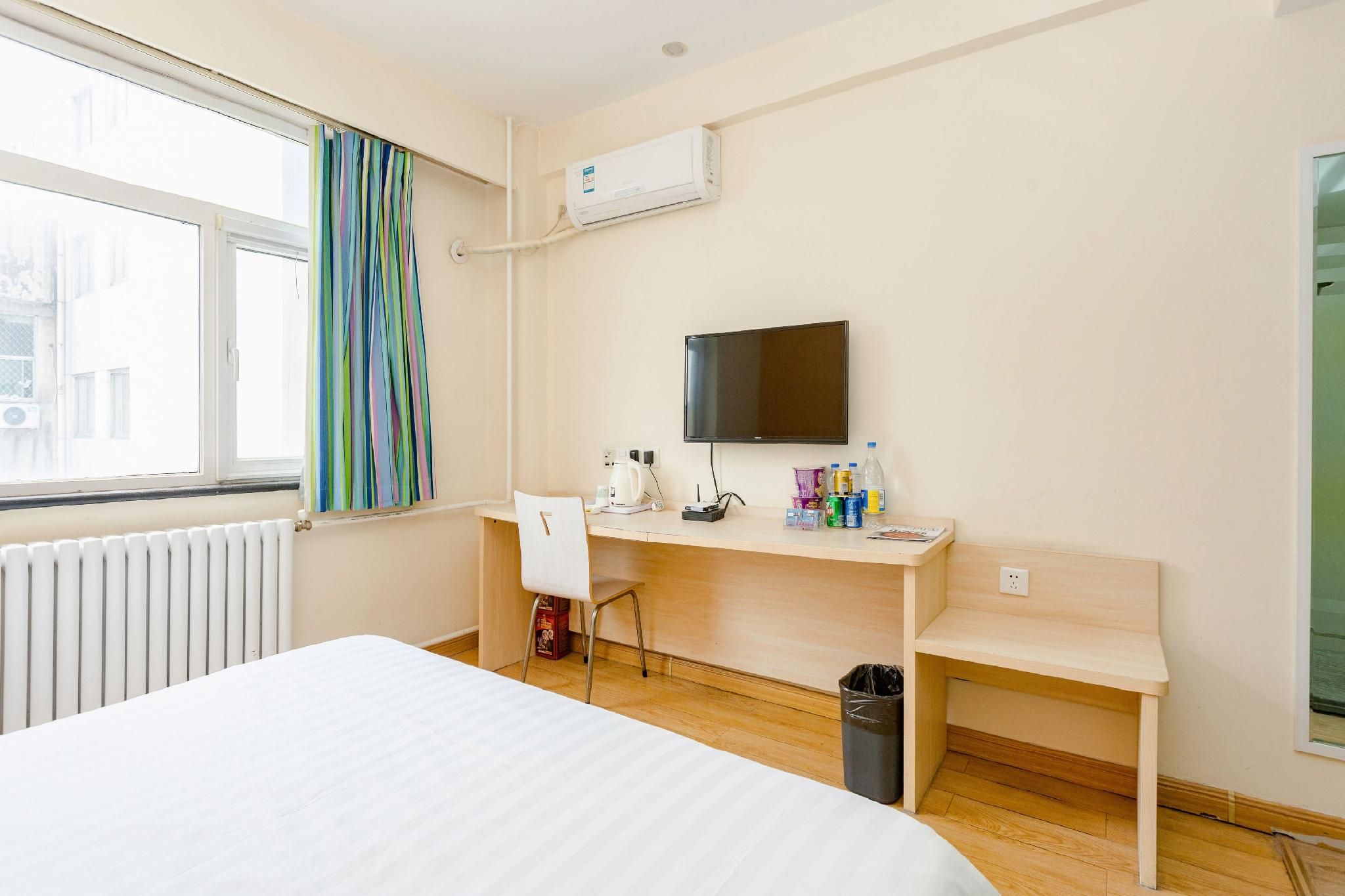 Business Queen Room